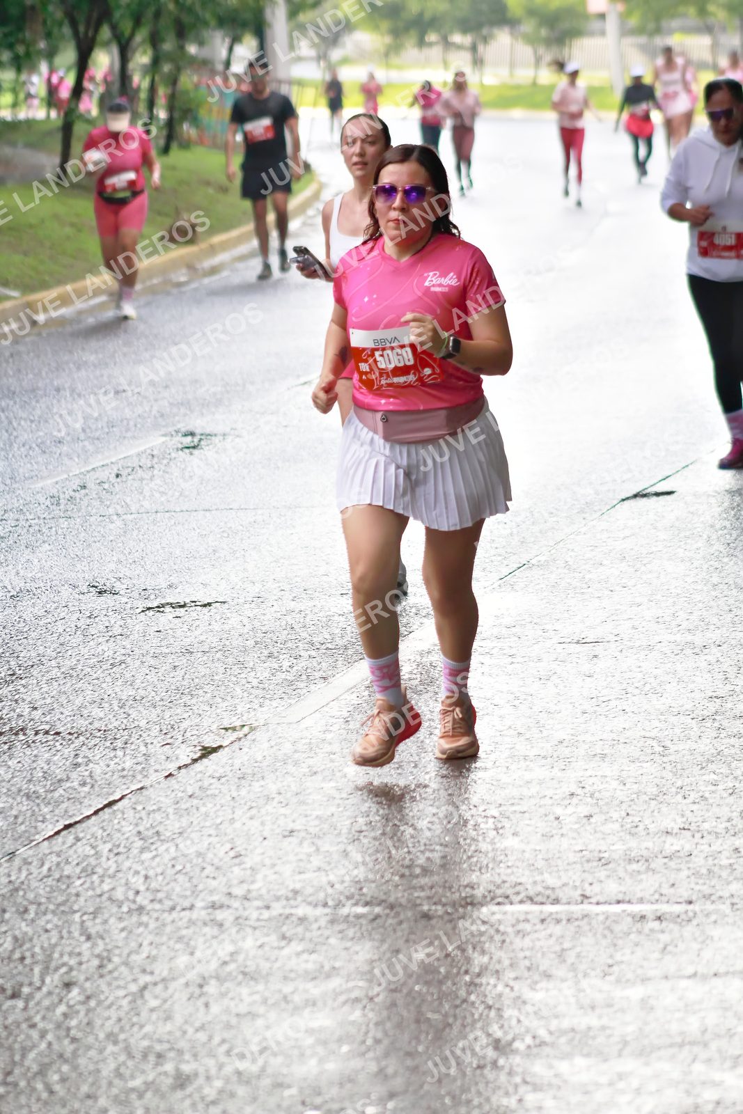 Foto del BARBIE RUN GUADALAJARA en Paseo Andares, Blvd. Puerta de Hierro 4965, Zapopan a las 07:48 · Ruta · dorsal 5060