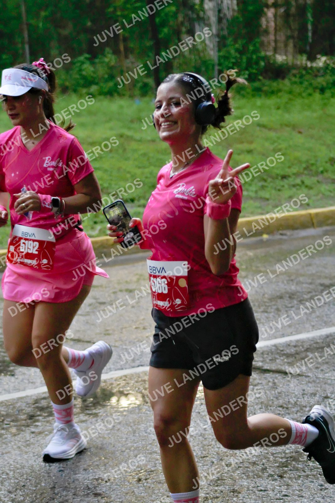 Foto del BARBIE RUN GUADALAJARA en Paseo Andares, Blvd. Puerta de Hierro 4965, Zapopan a las 07:38 · Ruta · dorsal 5166, 5192