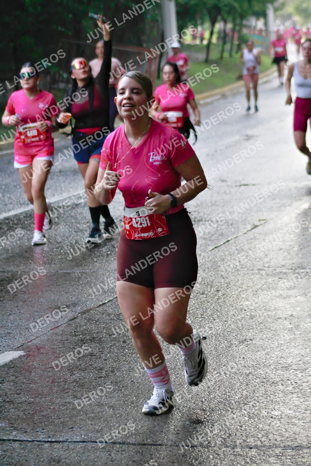 Foto del BARBIE RUN GUADALAJARA en Paseo Andares, Blvd. Puerta de Hierro 4965, Zapopan a las 07:37 · Ruta · dorsal 4291, 4410