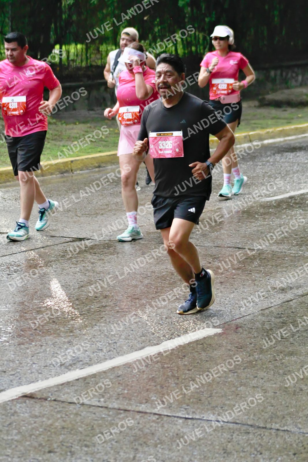 Foto del BARBIE RUN GUADALAJARA en Paseo Andares, Blvd. Puerta de Hierro 4965, Zapopan a las 07:45 · Ruta · dorsal 3326, 4722, 4310