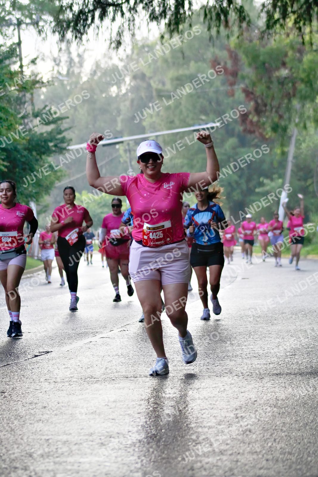 Foto del BARBIE RUN GUADALAJARA en Paseo Andares, Blvd. Puerta de Hierro 4965, Zapopan a las 07:39 · Ruta · dorsal 5084, 4425