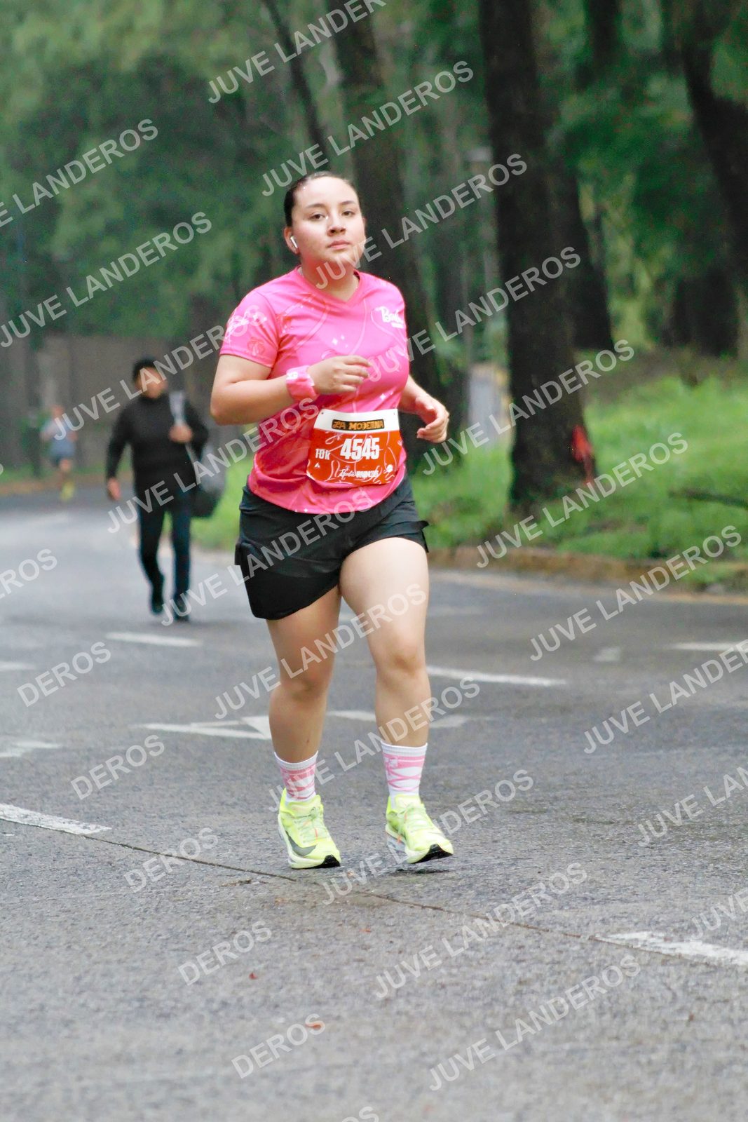 Foto del BARBIE RUN GUADALAJARA en Paseo Andares, Blvd. Puerta de Hierro 4965, Zapopan a las 07:22 · Ruta · dorsal 4545