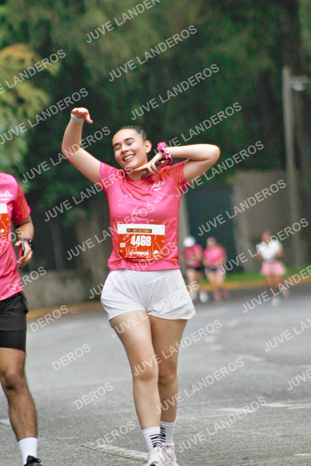 Foto del BARBIE RUN GUADALAJARA en Paseo Andares, Blvd. Puerta de Hierro 4965, Zapopan a las 07:27 · Ruta · dorsal 4468