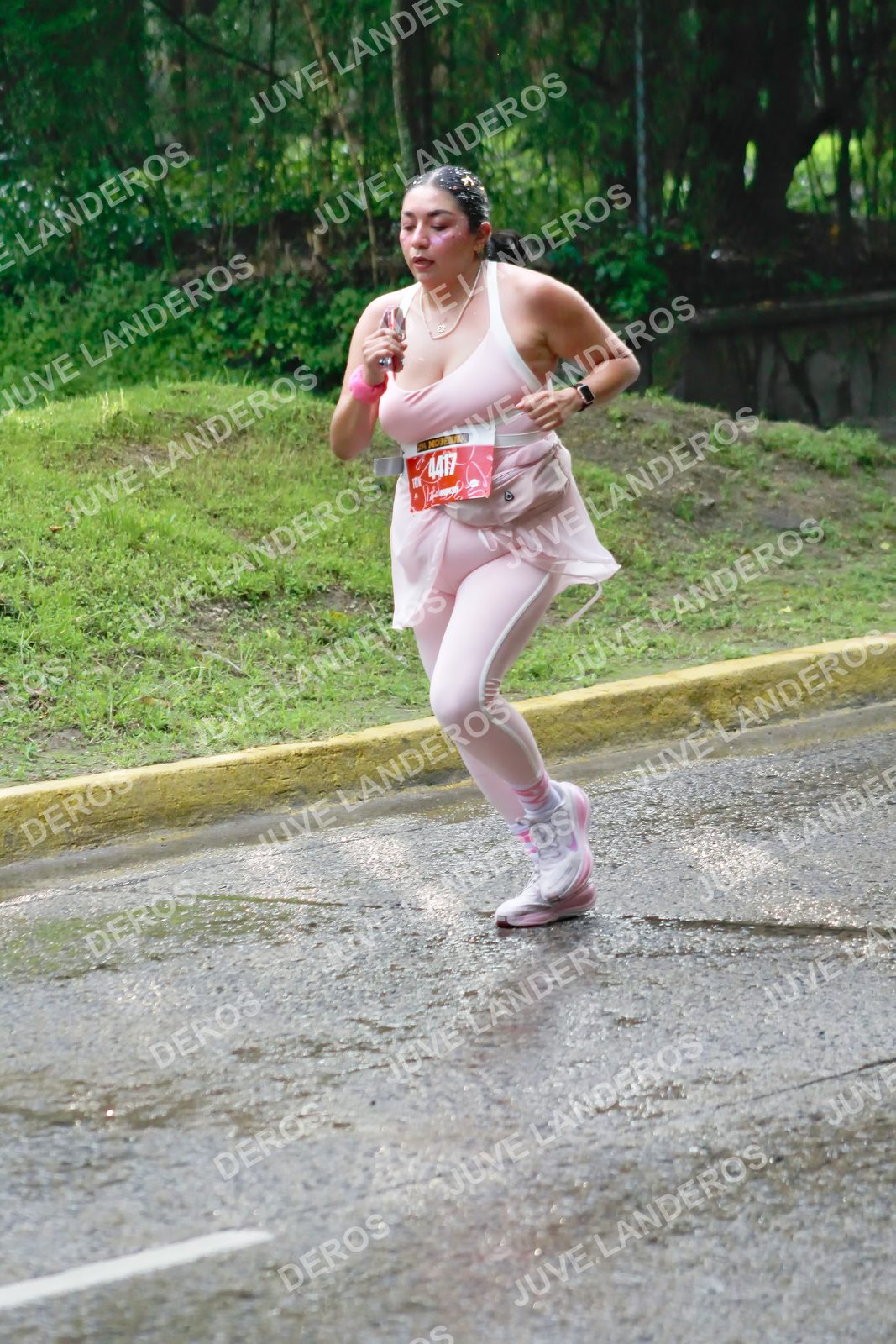 Foto del BARBIE RUN GUADALAJARA en Paseo Andares, Blvd. Puerta de Hierro 4965, Zapopan a las 07:46 · Ruta · dorsal 4417