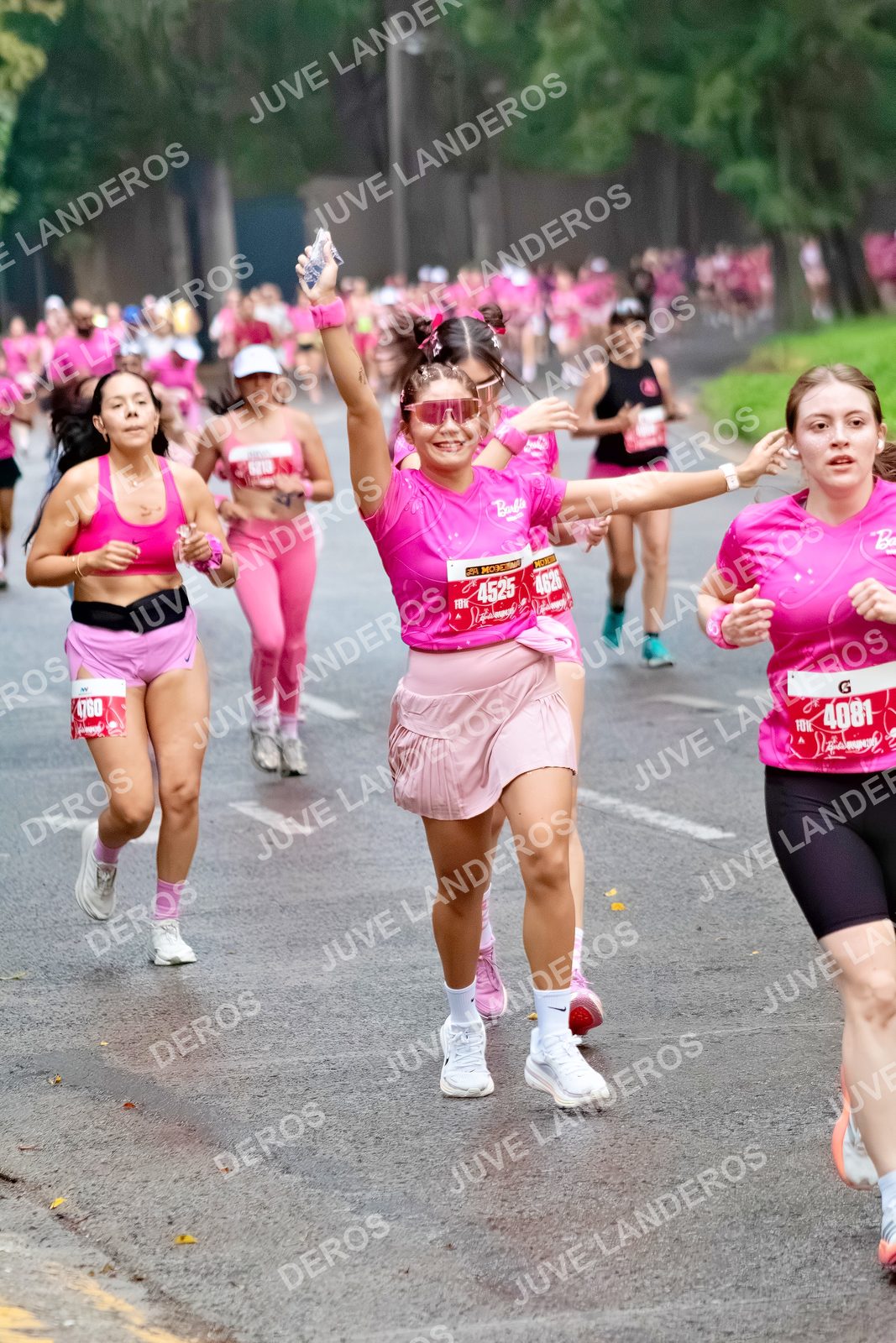 Foto del BARBIE RUN GUADALAJARA en Paseo Andares, Blvd. Puerta de Hierro 4965, Zapopan a las 07:02 · Ruta · dorsal 4081, 4525, 4626, 4760
