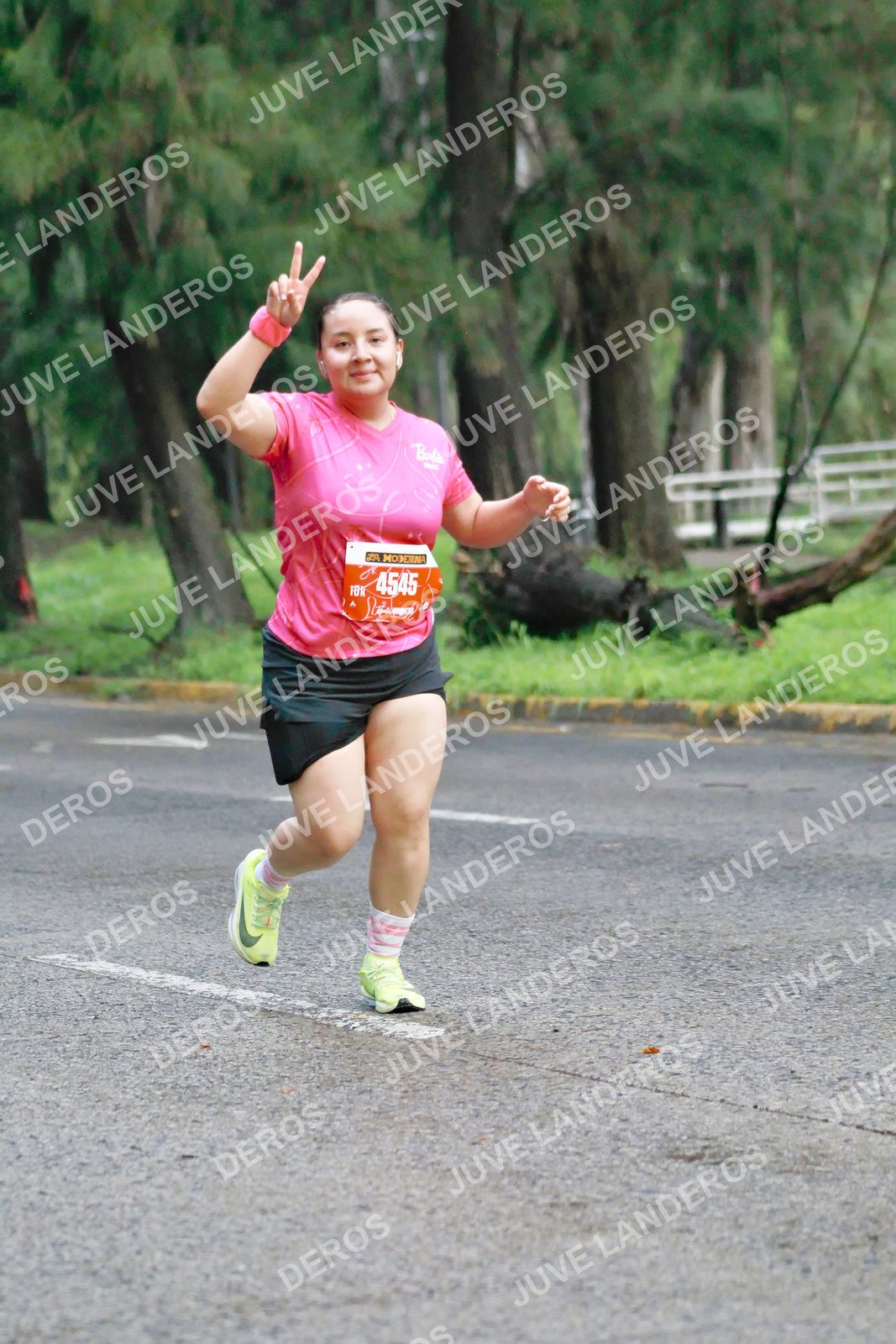 Foto del BARBIE RUN GUADALAJARA en Paseo Andares, Blvd. Puerta de Hierro 4965, Zapopan a las 07:22 · Ruta · dorsal 4545