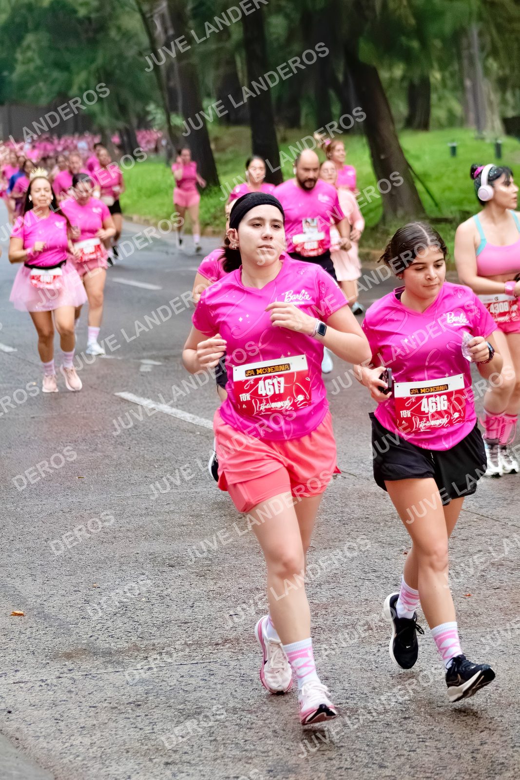 Foto del BARBIE RUN GUADALAJARA en Paseo Andares, Blvd. Puerta de Hierro 4965, Zapopan a las 07:03 · Ruta · dorsal 4616, 4617, 4308
