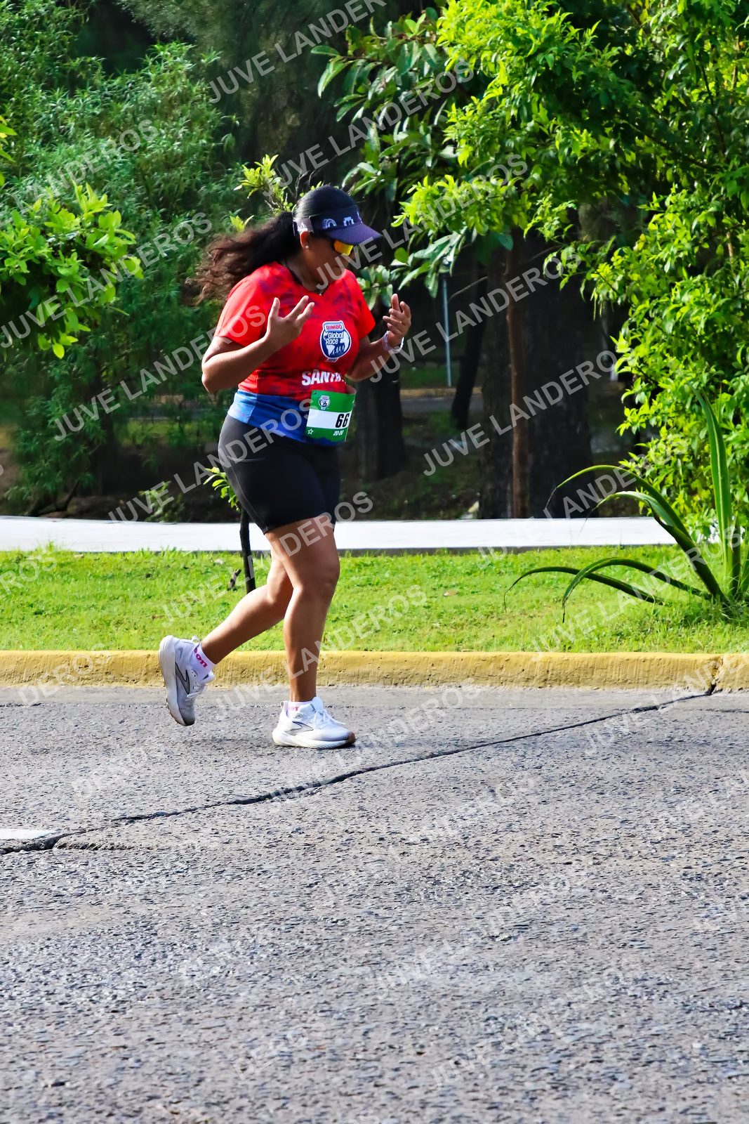 Foto de la CARRERA BIMBO GLOBAL RACE GUADALAJARA en Centro Comercial Andares, Blvd. Puerta de Hierro 4965, Zapopan a las 07:47 · dorsal 66