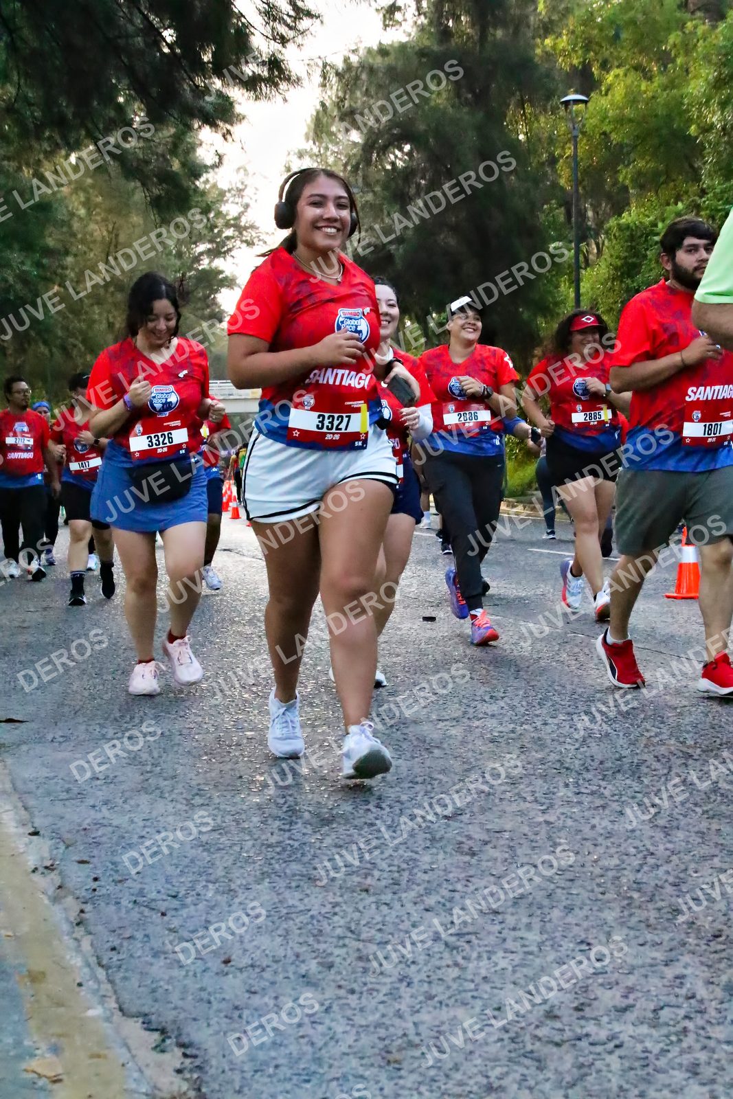 Foto de la CARRERA BIMBO GLOBAL RACE GUADALAJARA en Centro Comercial Andares, Blvd. Puerta de Hierro 4965, Zapopan a las 07:05 · dorsal 1801, 3327, 3326, 2886
