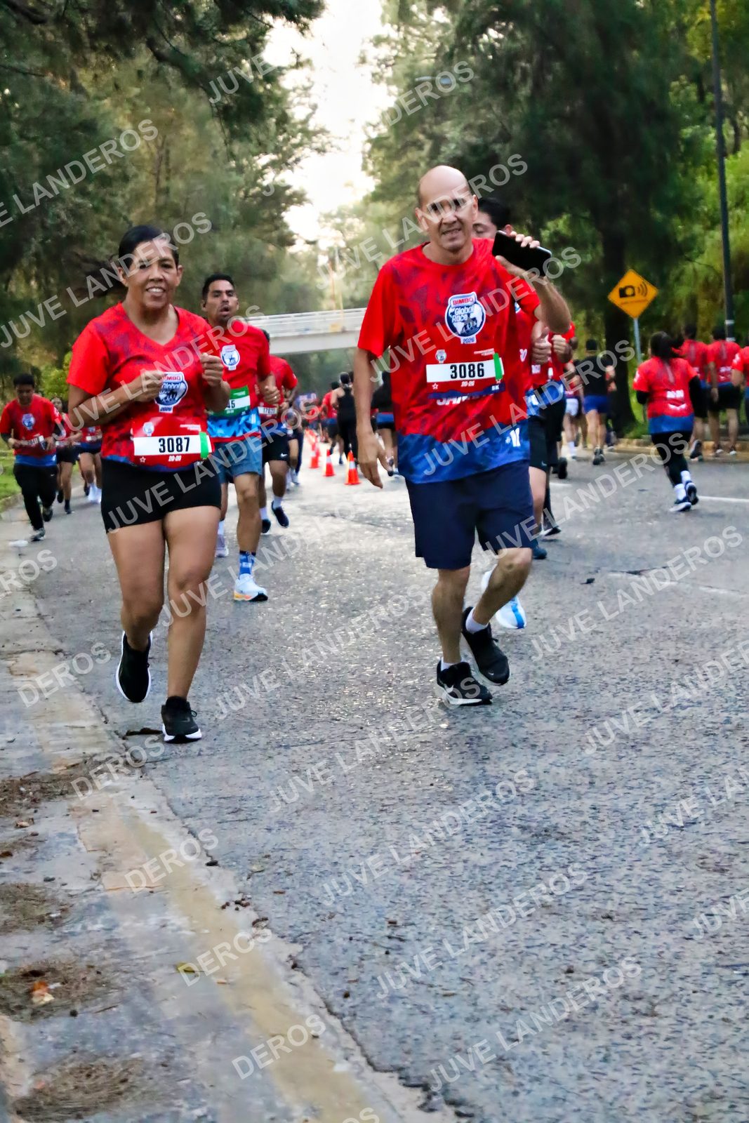 Foto de la CARRERA BIMBO GLOBAL RACE GUADALAJARA en Centro Comercial Andares, Blvd. Puerta de Hierro 4965, Zapopan a las 06:55 · dorsal 3087, 3086, 45