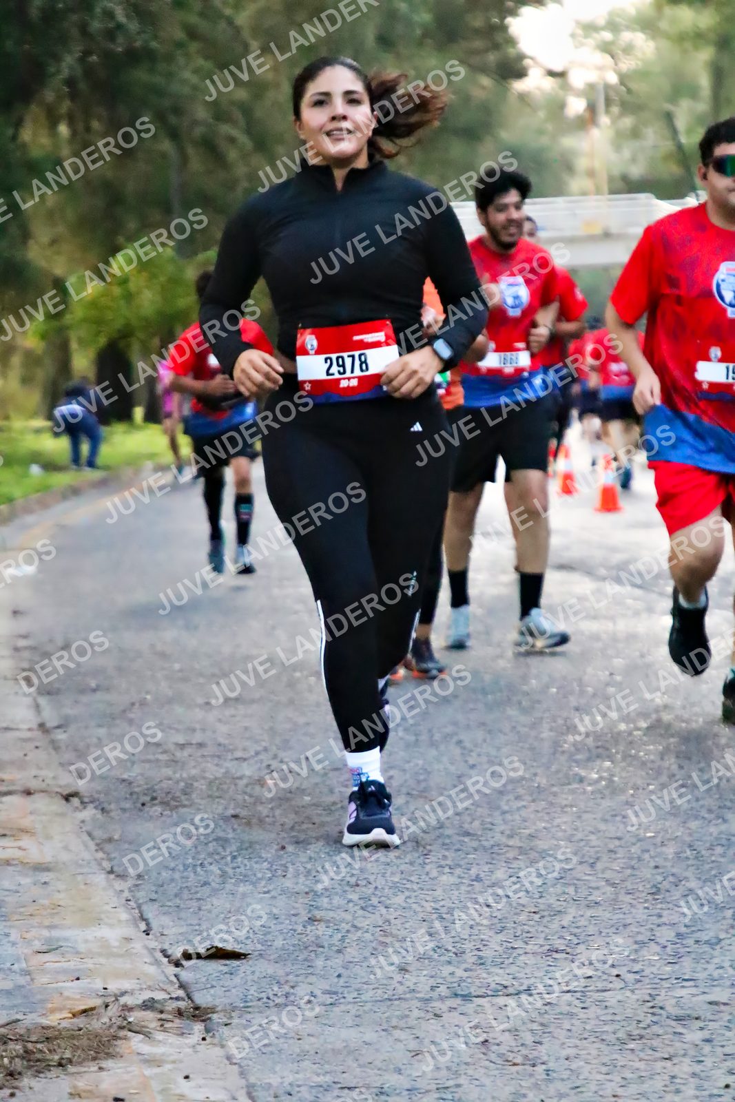 Foto de la CARRERA BIMBO GLOBAL RACE GUADALAJARA en Centro Comercial Andares, Blvd. Puerta de Hierro 4965, Zapopan a las 04:58 · dorsal 2978