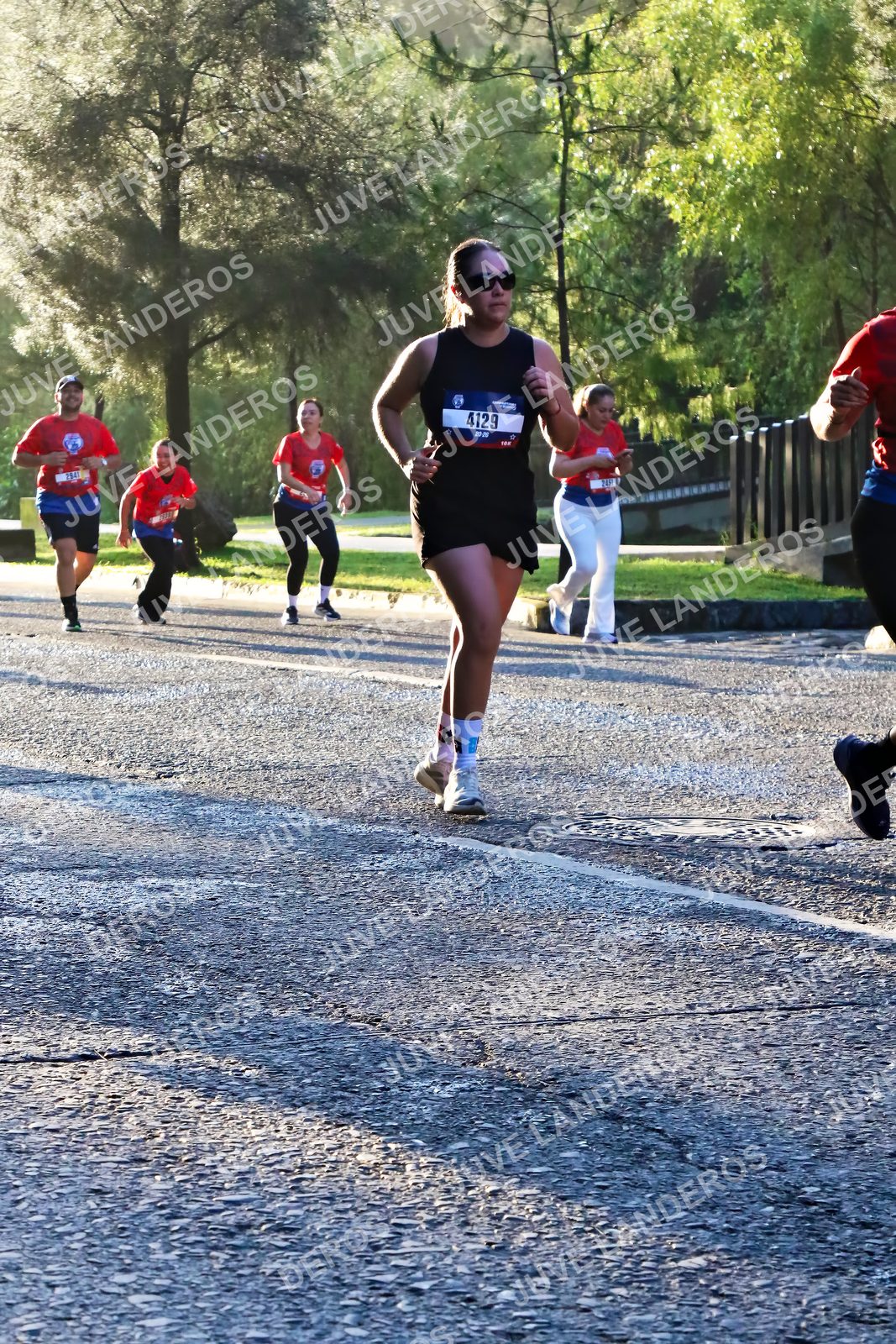 Foto de la CARRERA BIMBO GLOBAL RACE GUADALAJARA en Centro Comercial Andares, Blvd. Puerta de Hierro 4965, Zapopan a las 07:25 · dorsal 4129