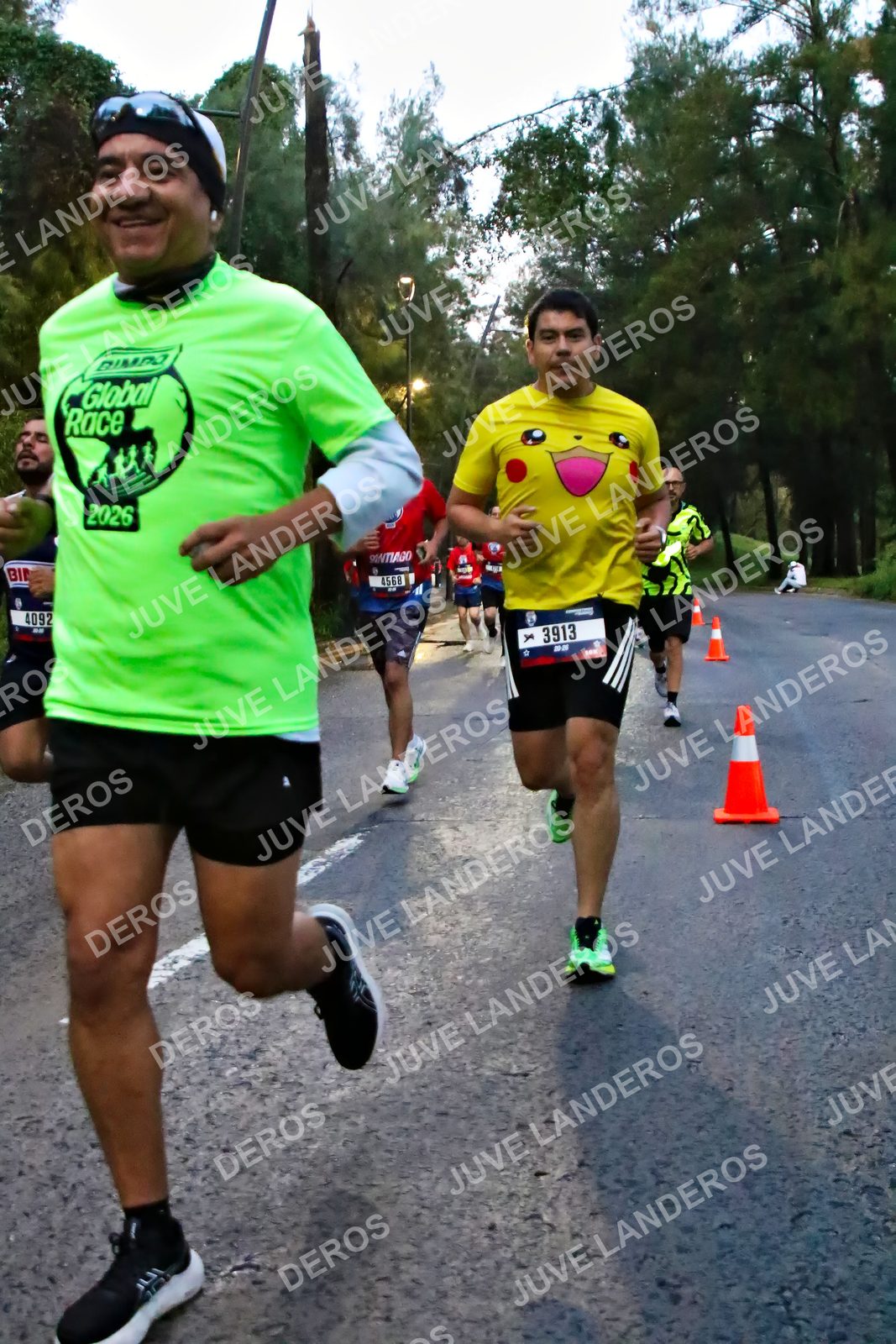 Foto de la CARRERA BIMBO GLOBAL RACE GUADALAJARA en Centro Comercial Andares, Blvd. Puerta de Hierro 4965, Zapopan a las 06:39 · dorsal 4092, 3913, 4568