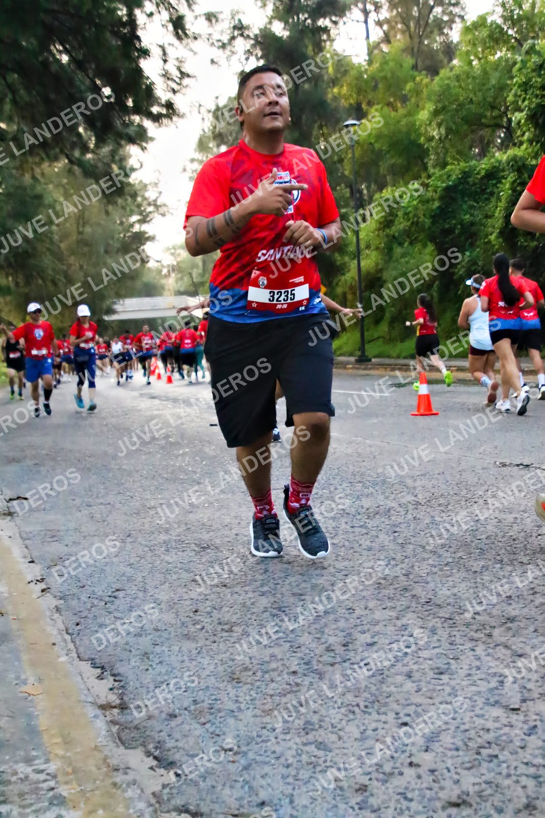 Foto de la CARRERA BIMBO GLOBAL RACE GUADALAJARA en Centro Comercial Andares, Blvd. Puerta de Hierro 4965, Zapopan a las 04:59 · dorsal 3235