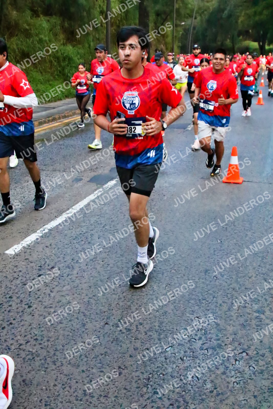 Foto de la CARRERA BIMBO GLOBAL RACE GUADALAJARA en Centro Comercial Andares, Blvd. Puerta de Hierro 4965, Zapopan a las 04:48 · dorsal 5623, 4246