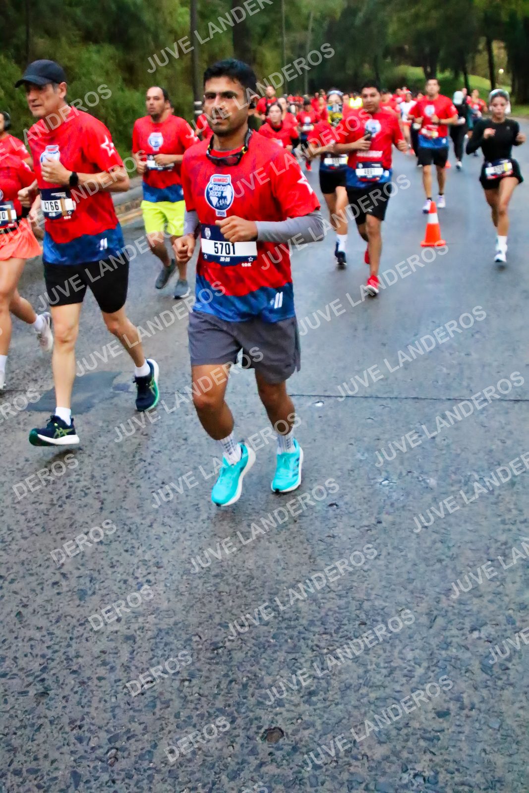 Foto de la CARRERA BIMBO GLOBAL RACE GUADALAJARA en Centro Comercial Andares, Blvd. Puerta de Hierro 4965, Zapopan a las 04:49 · dorsal 5701, 4766
