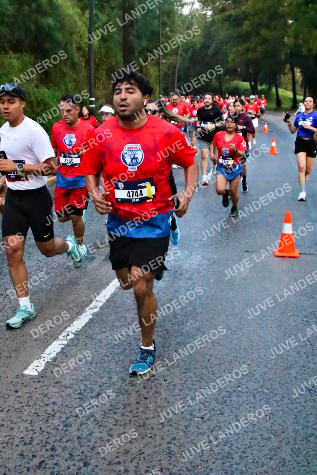 Foto de la CARRERA BIMBO GLOBAL RACE GUADALAJARA en Centro Comercial Andares, Blvd. Puerta de Hierro 4965, Zapopan a las 06:41 · dorsal 4744, 4250
