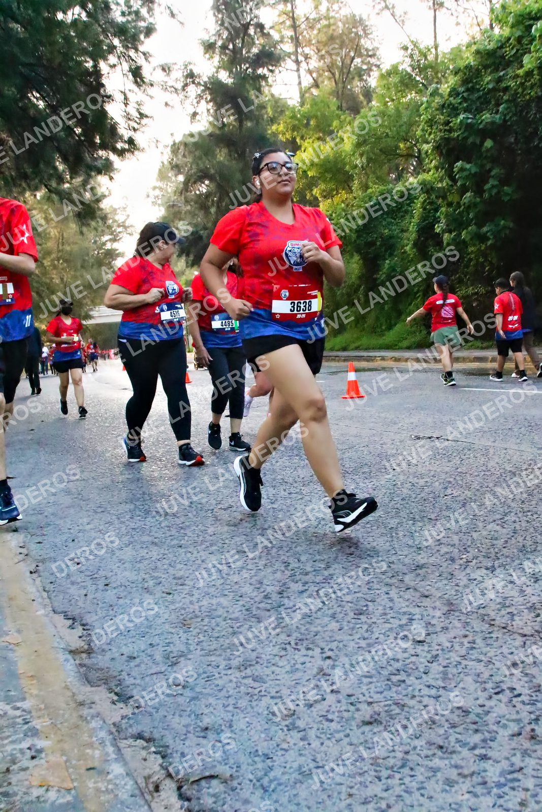 Foto de la CARRERA BIMBO GLOBAL RACE GUADALAJARA en Centro Comercial Andares, Blvd. Puerta de Hierro 4965, Zapopan a las 07:11 · dorsal 3638, 4485, 4516