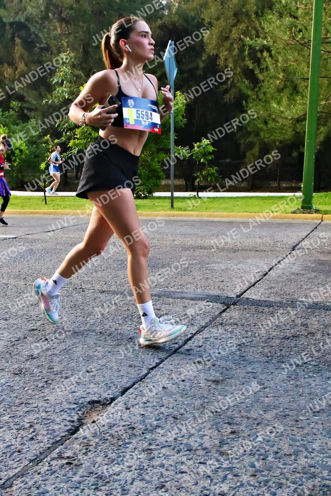 Foto de la CARRERA BIMBO GLOBAL RACE GUADALAJARA en Centro Comercial Andares, Blvd. Puerta de Hierro 4965, Zapopan a las 07:34 · dorsal 5594