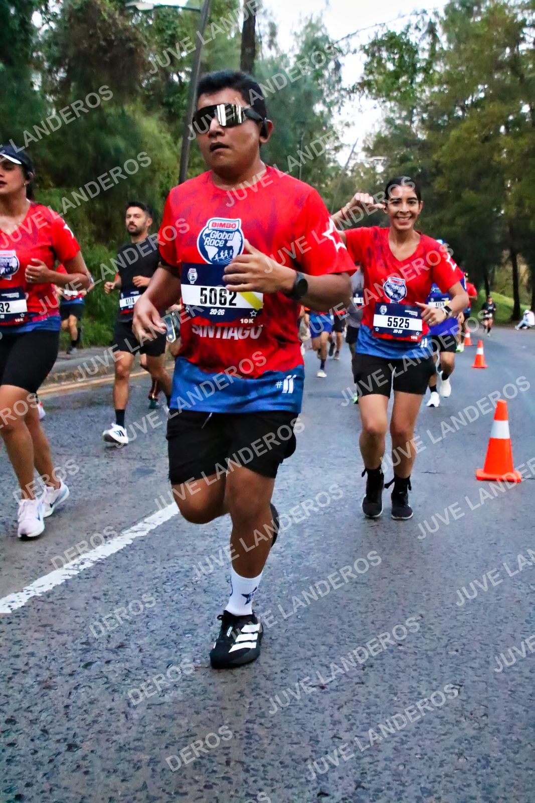 Foto de la CARRERA BIMBO GLOBAL RACE GUADALAJARA en Centro Comercial Andares, Blvd. Puerta de Hierro 4965, Zapopan a las 06:41 · dorsal 5062, 5525, 32
