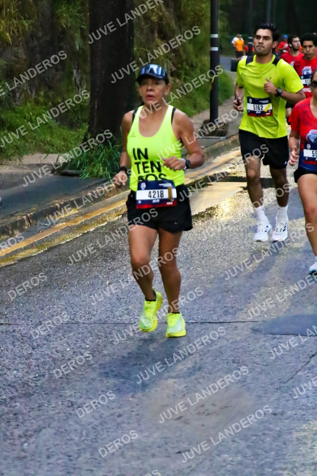 Foto de la CARRERA BIMBO GLOBAL RACE GUADALAJARA en Centro Comercial Andares, Blvd. Puerta de Hierro 4965, Zapopan a las 06:38 · dorsal 5162, 4218, 412, 55