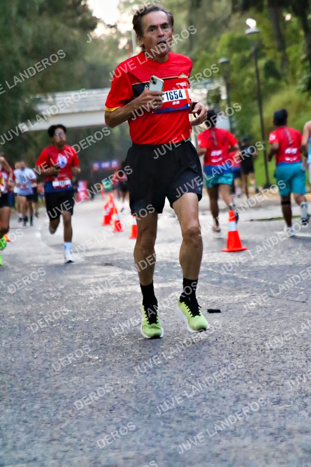 Foto de la CARRERA BIMBO GLOBAL RACE GUADALAJARA en Centro Comercial Andares, Blvd. Puerta de Hierro 4965, Zapopan a las 04:56 · dorsal 1654