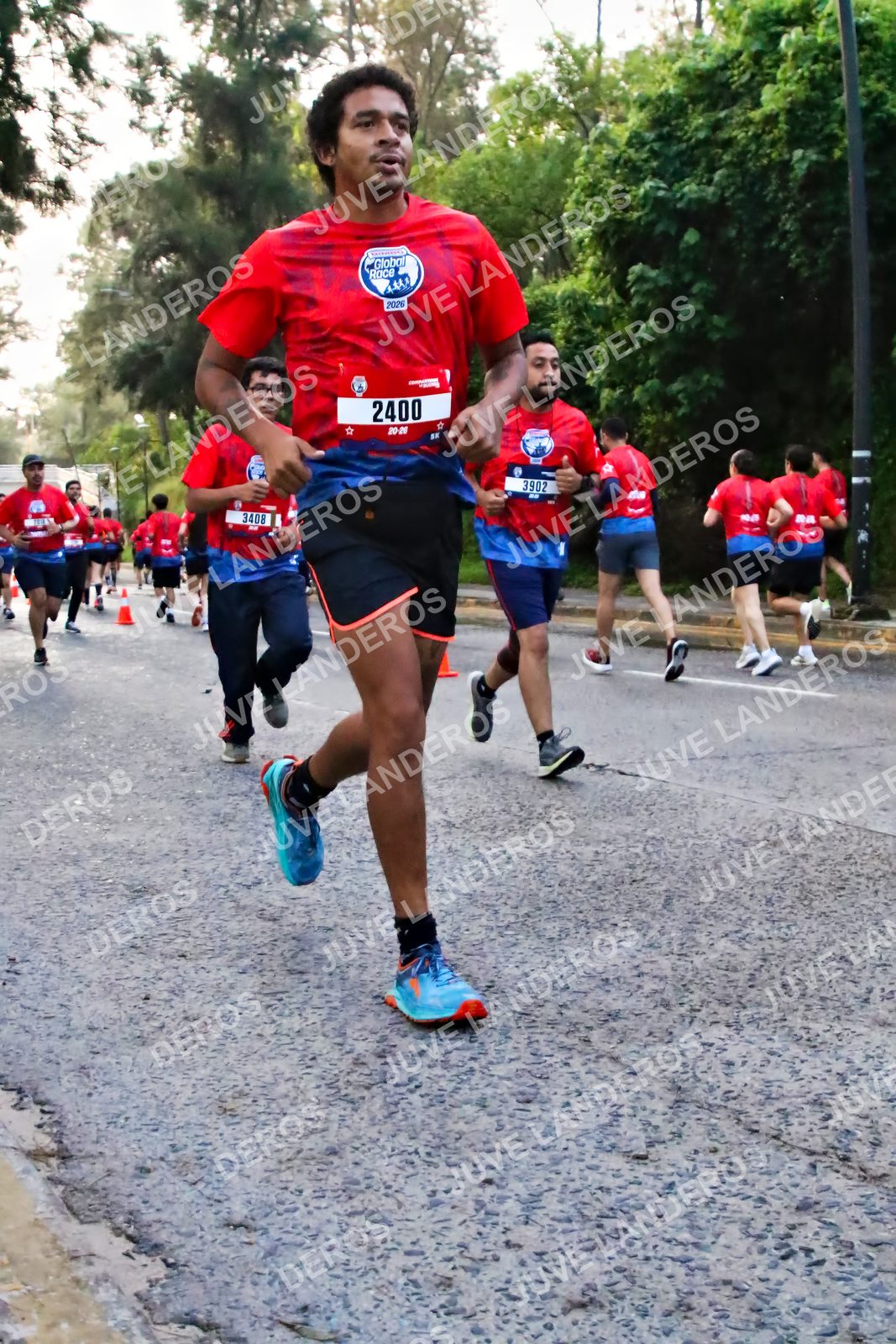 Foto de la CARRERA BIMBO GLOBAL RACE GUADALAJARA en Centro Comercial Andares, Blvd. Puerta de Hierro 4965, Zapopan a las 06:54 · dorsal 2400, 3902, 3408