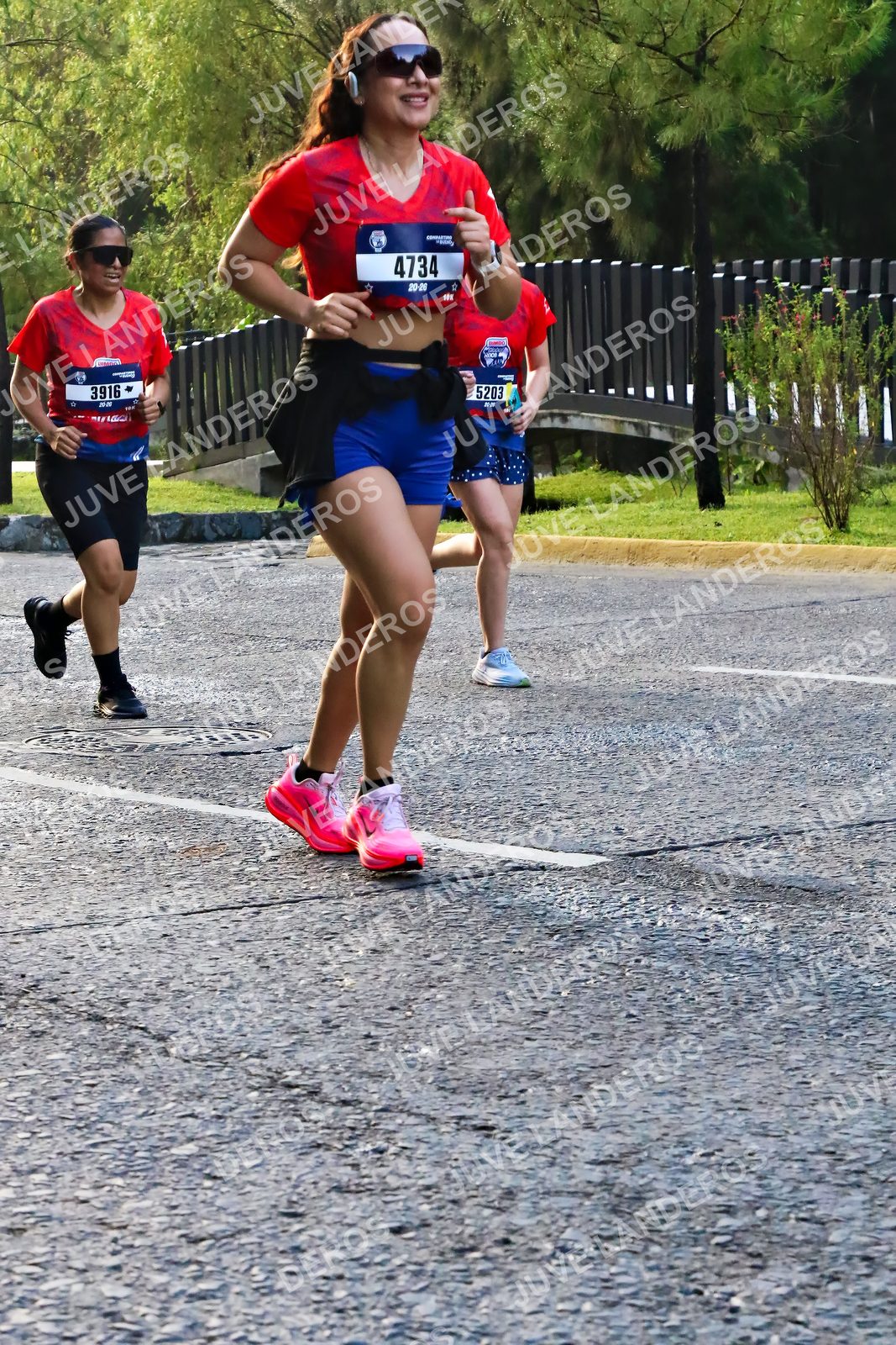 Foto de la CARRERA BIMBO GLOBAL RACE GUADALAJARA en Centro Comercial Andares, Blvd. Puerta de Hierro 4965, Zapopan a las 07:39 · dorsal 4734, 3916, 5203