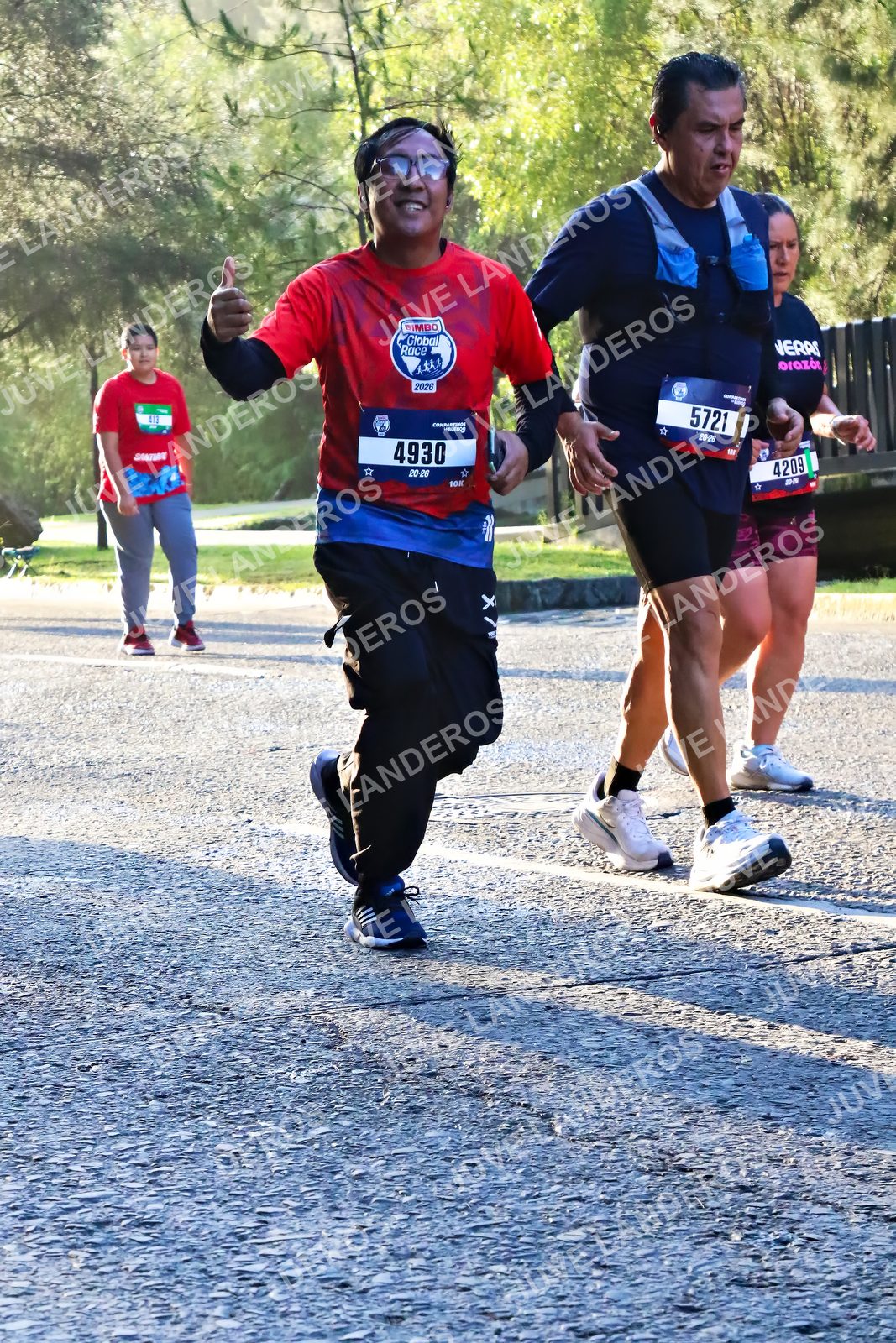 Foto de la CARRERA BIMBO GLOBAL RACE GUADALAJARA en Centro Comercial Andares, Blvd. Puerta de Hierro 4965, Zapopan a las 07:32 · dorsal 4930, 5721, 4209