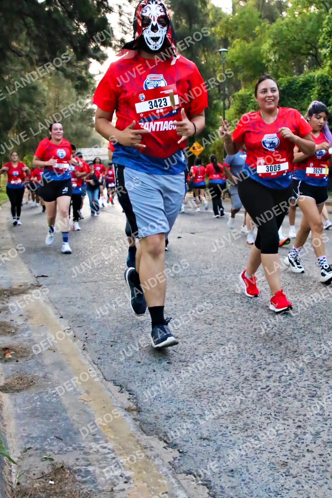 Foto de la CARRERA BIMBO GLOBAL RACE GUADALAJARA en Centro Comercial Andares, Blvd. Puerta de Hierro 4965, Zapopan a las 07:01 · dorsal 3423, 3009, 3626