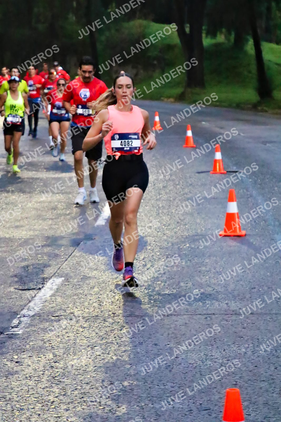 Foto de la CARRERA BIMBO GLOBAL RACE GUADALAJARA en Centro Comercial Andares, Blvd. Puerta de Hierro 4965, Zapopan a las 06:38 · dorsal 4082, 5419
