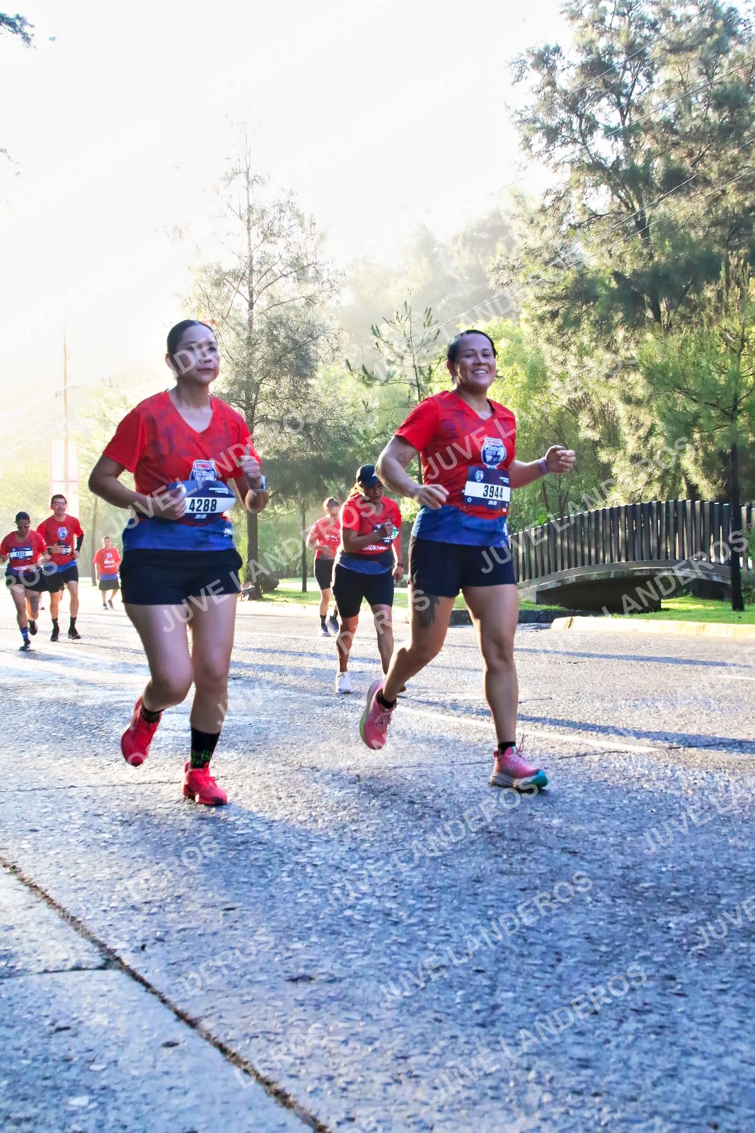 Foto de la CARRERA BIMBO GLOBAL RACE GUADALAJARA en Centro Comercial Andares, Blvd. Puerta de Hierro 4965, Zapopan a las 07:27 · dorsal 4288, 3944