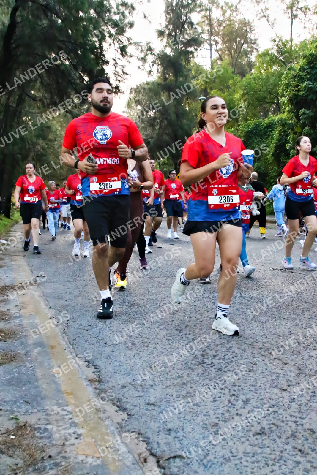 Foto de la CARRERA BIMBO GLOBAL RACE GUADALAJARA en Centro Comercial Andares, Blvd. Puerta de Hierro 4965, Zapopan a las 07:02 · dorsal 2306, 2305, 1569, 1648
