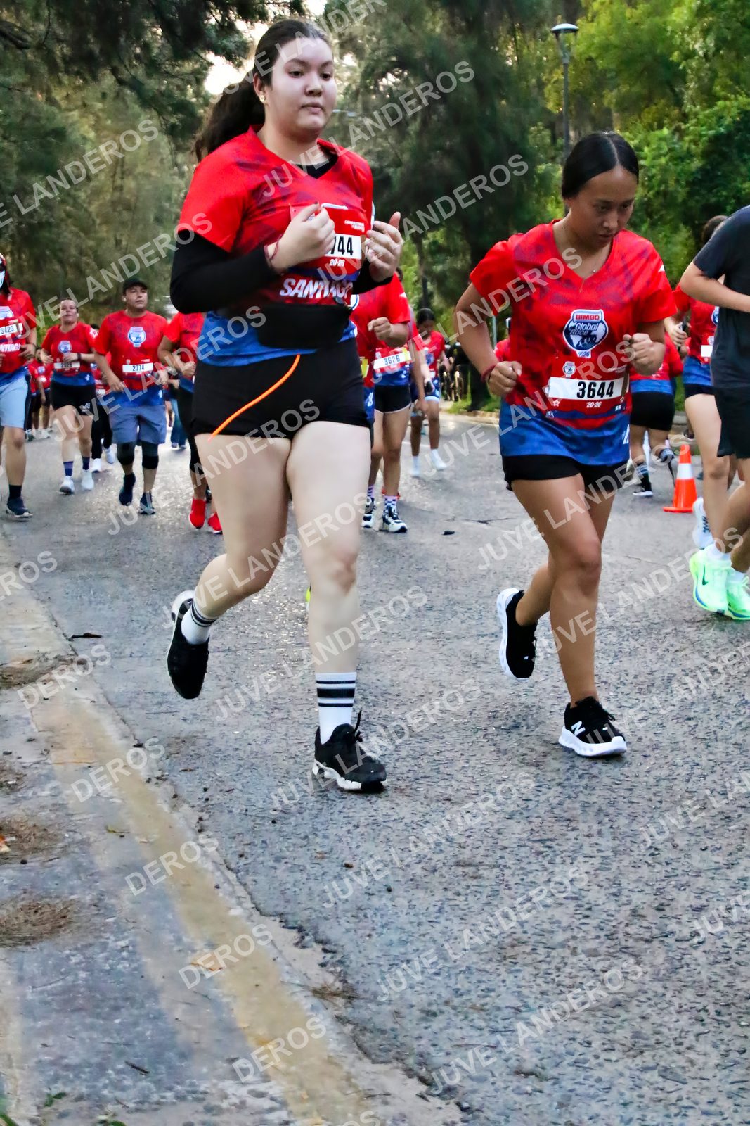 Foto de la CARRERA BIMBO GLOBAL RACE GUADALAJARA en Centro Comercial Andares, Blvd. Puerta de Hierro 4965, Zapopan a las 07:01 · dorsal 3644, 3626