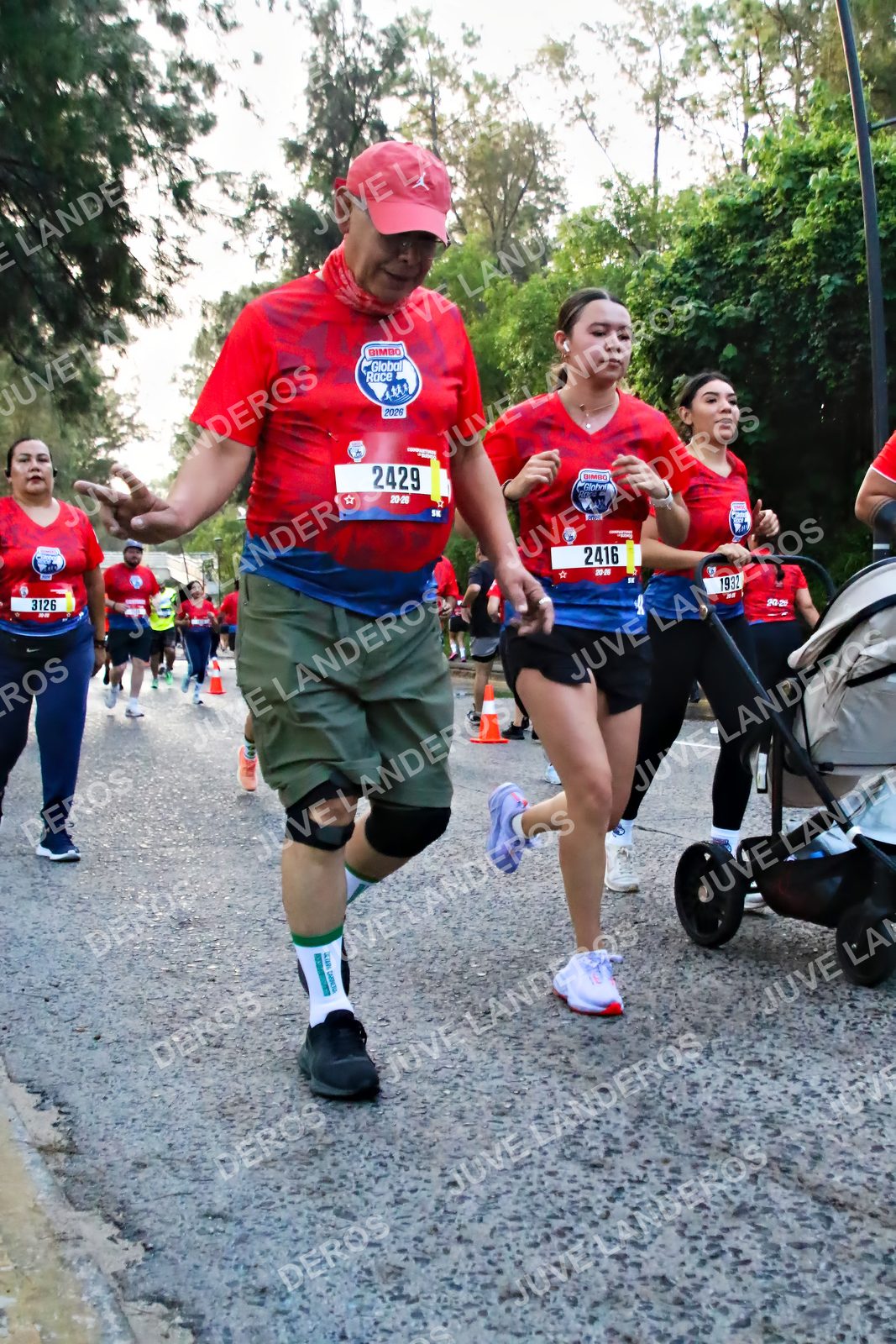 Foto de la CARRERA BIMBO GLOBAL RACE GUADALAJARA en Centro Comercial Andares, Blvd. Puerta de Hierro 4965, Zapopan a las 07:02 · dorsal 2416, 3126, 2429, 1932