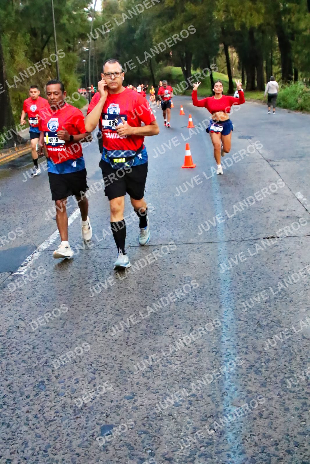 Foto de la CARRERA BIMBO GLOBAL RACE GUADALAJARA en Centro Comercial Andares, Blvd. Puerta de Hierro 4965, Zapopan a las 04:51 · dorsal 4859