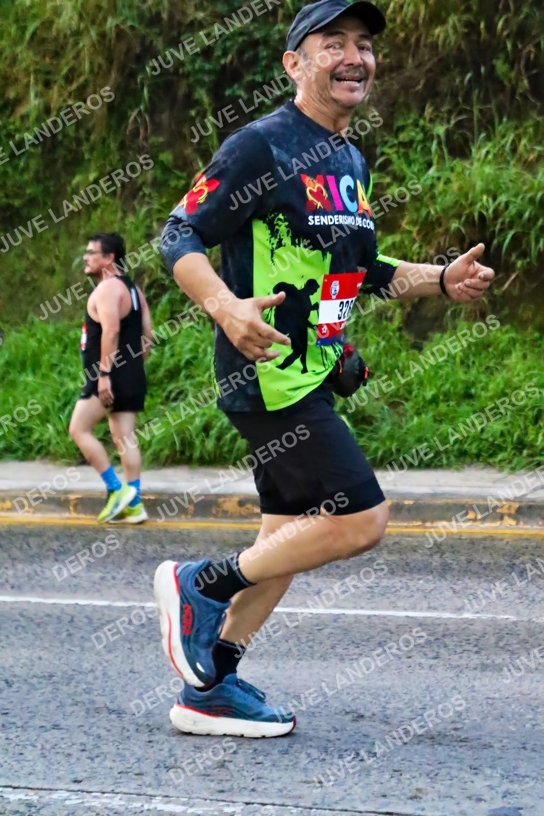 Foto de la CARRERA BIMBO GLOBAL RACE GUADALAJARA en Centro Comercial Andares, Blvd. Puerta de Hierro 4965, Zapopan a las 04:58 · dorsal 326