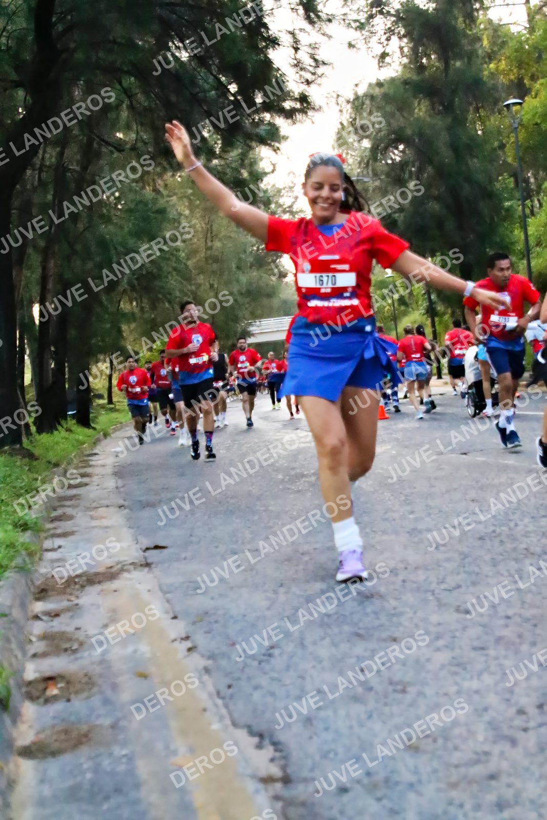 Foto de la CARRERA BIMBO GLOBAL RACE GUADALAJARA en Centro Comercial Andares, Blvd. Puerta de Hierro 4965, Zapopan a las 04:59 · dorsal 1670, 2793