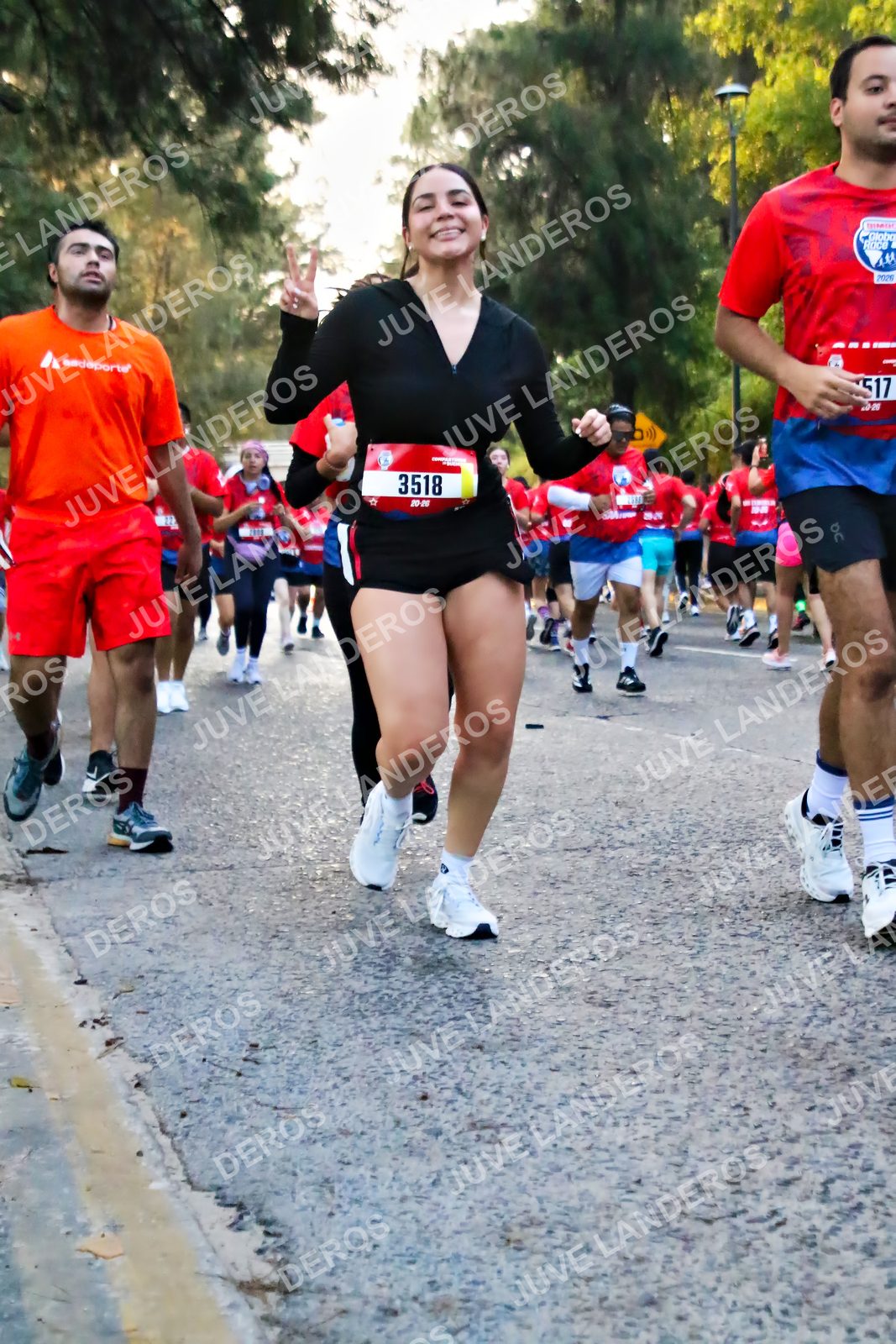 Foto de la CARRERA BIMBO GLOBAL RACE GUADALAJARA en Centro Comercial Andares, Blvd. Puerta de Hierro 4965, Zapopan a las 06:57 · dorsal 3518, 517