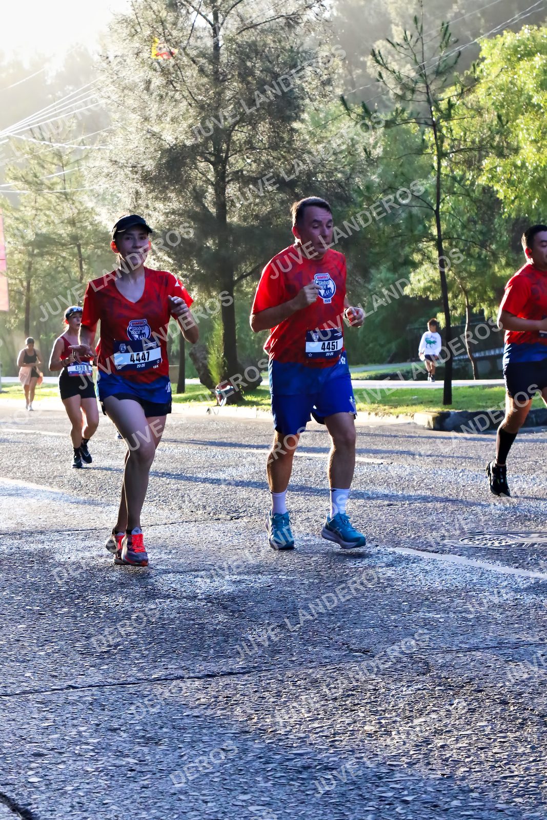 Foto de la CARRERA BIMBO GLOBAL RACE GUADALAJARA en Centro Comercial Andares, Blvd. Puerta de Hierro 4965, Zapopan a las 07:24 · dorsal 4447, 4451