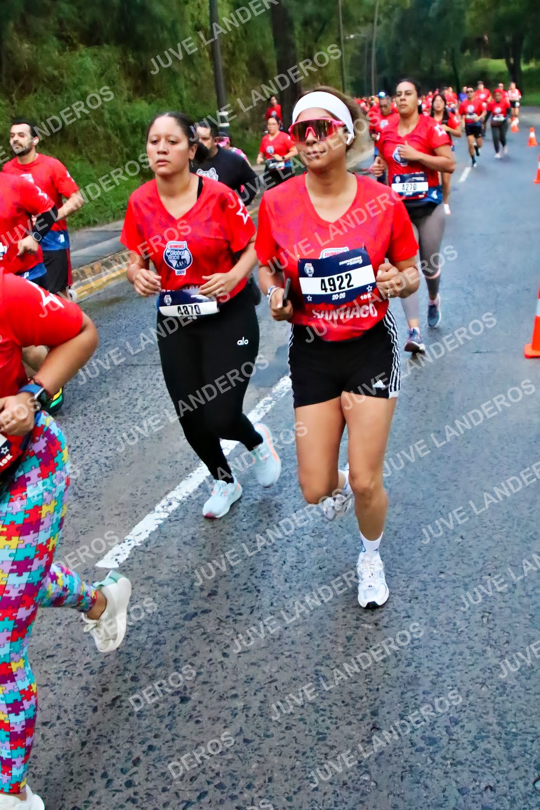 Foto de la CARRERA BIMBO GLOBAL RACE GUADALAJARA en Centro Comercial Andares, Blvd. Puerta de Hierro 4965, Zapopan a las 04:50 · dorsal 4922, 4270, 4870