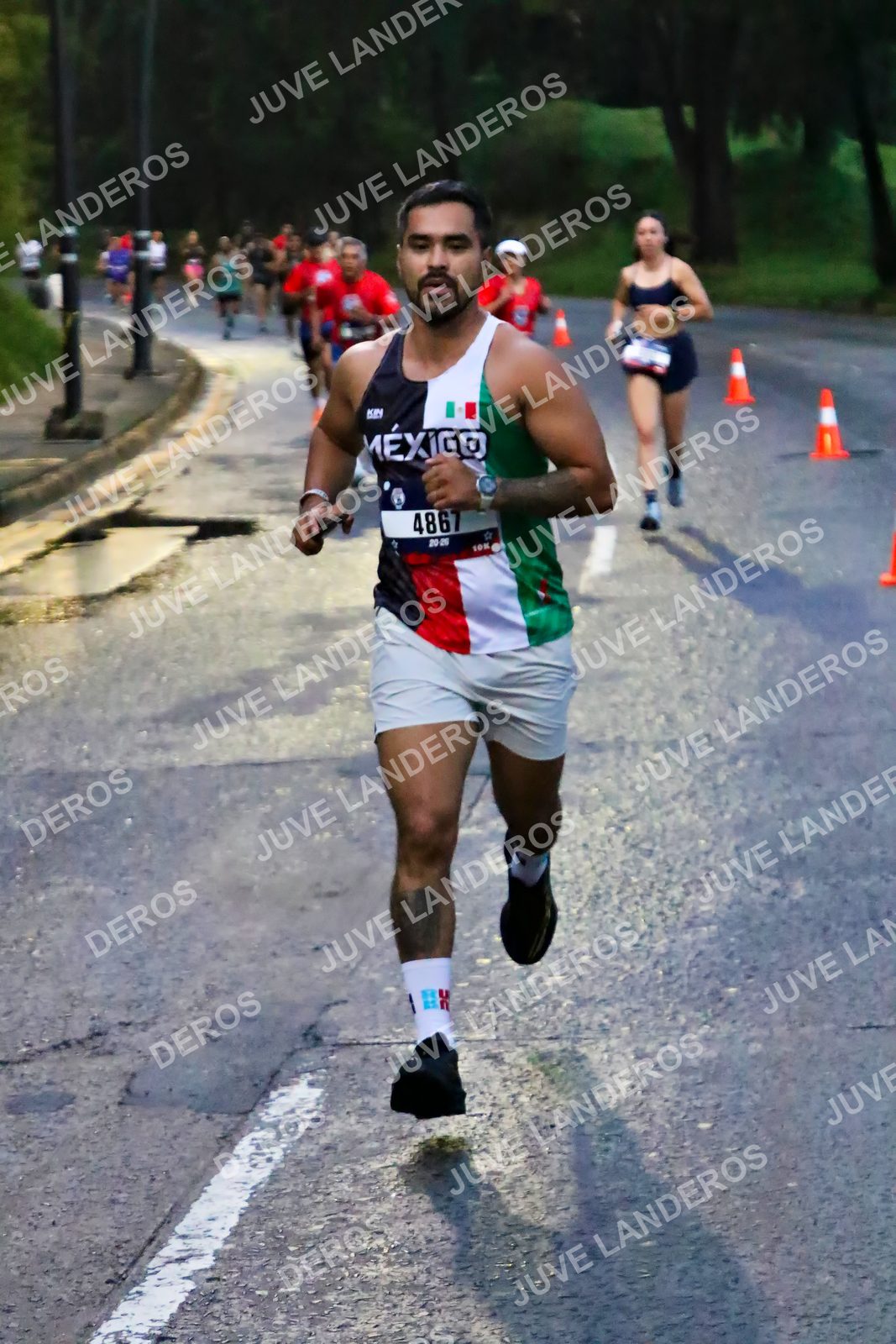Foto de la CARRERA BIMBO GLOBAL RACE GUADALAJARA en Centro Comercial Andares, Blvd. Puerta de Hierro 4965, Zapopan a las 06:36 · dorsal 4867
