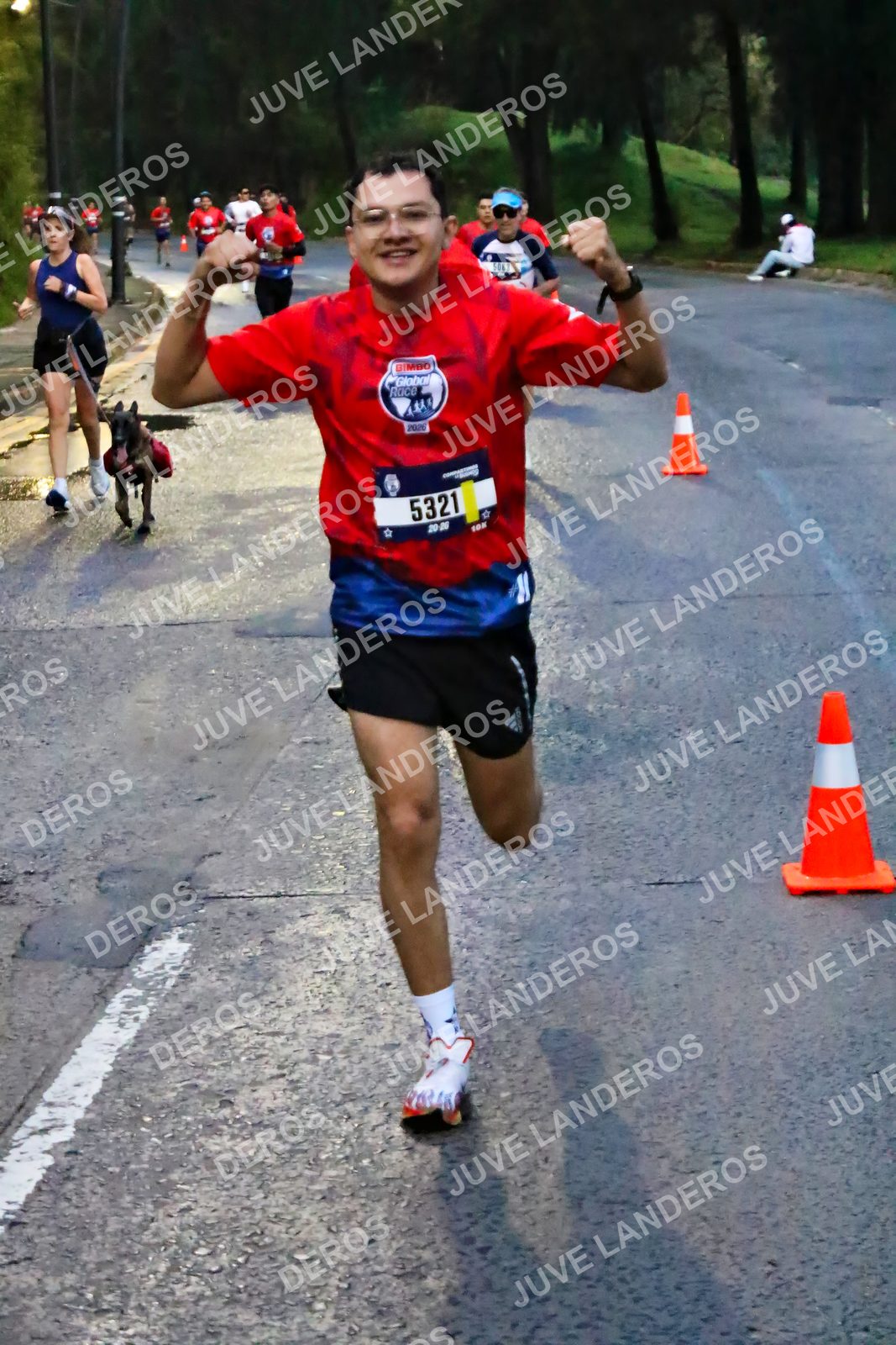 Foto de la CARRERA BIMBO GLOBAL RACE GUADALAJARA en Centro Comercial Andares, Blvd. Puerta de Hierro 4965, Zapopan a las 06:37 · dorsal 5321