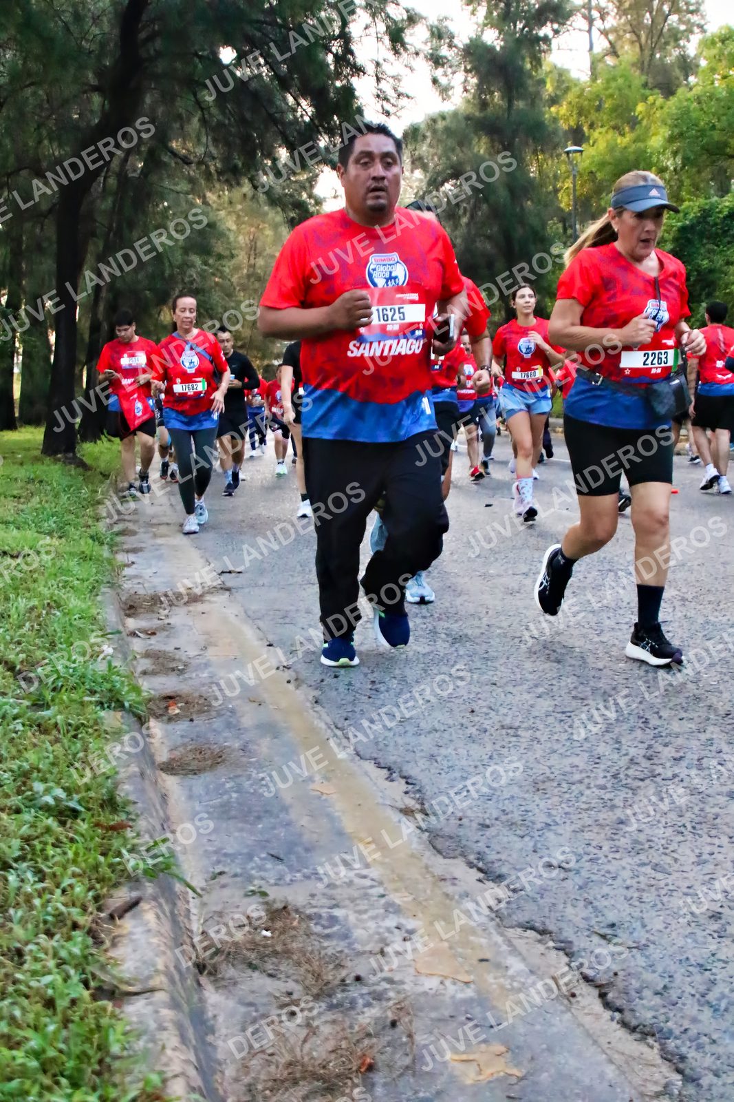 Foto de la CARRERA BIMBO GLOBAL RACE GUADALAJARA en Centro Comercial Andares, Blvd. Puerta de Hierro 4965, Zapopan a las 06:59 · dorsal 1625, 2263, 17682, 17680