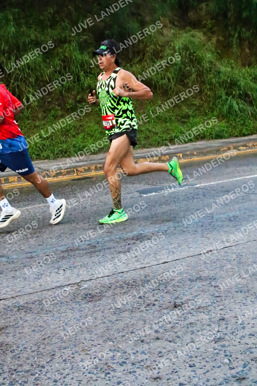 Foto de la CARRERA BIMBO GLOBAL RACE GUADALAJARA en Centro Comercial Andares, Blvd. Puerta de Hierro 4965, Zapopan a las 04:55 · dorsal 1729