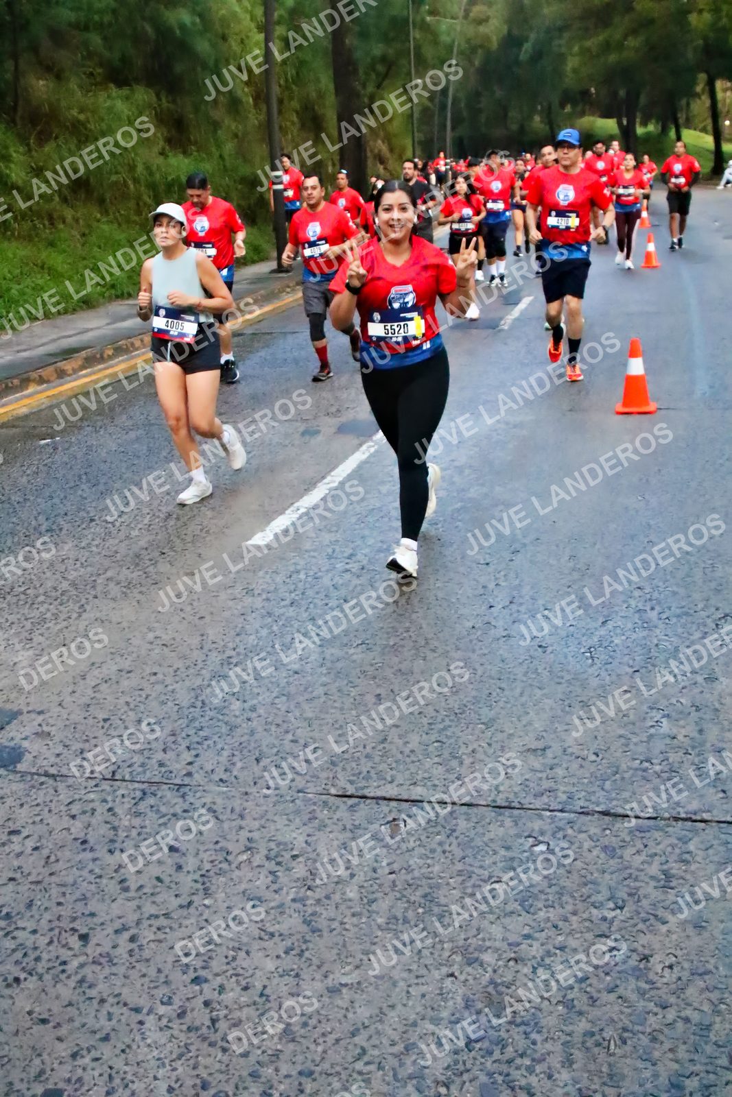 Foto de la CARRERA BIMBO GLOBAL RACE GUADALAJARA en Centro Comercial Andares, Blvd. Puerta de Hierro 4965, Zapopan a las 04:50 · dorsal 5520, 4005