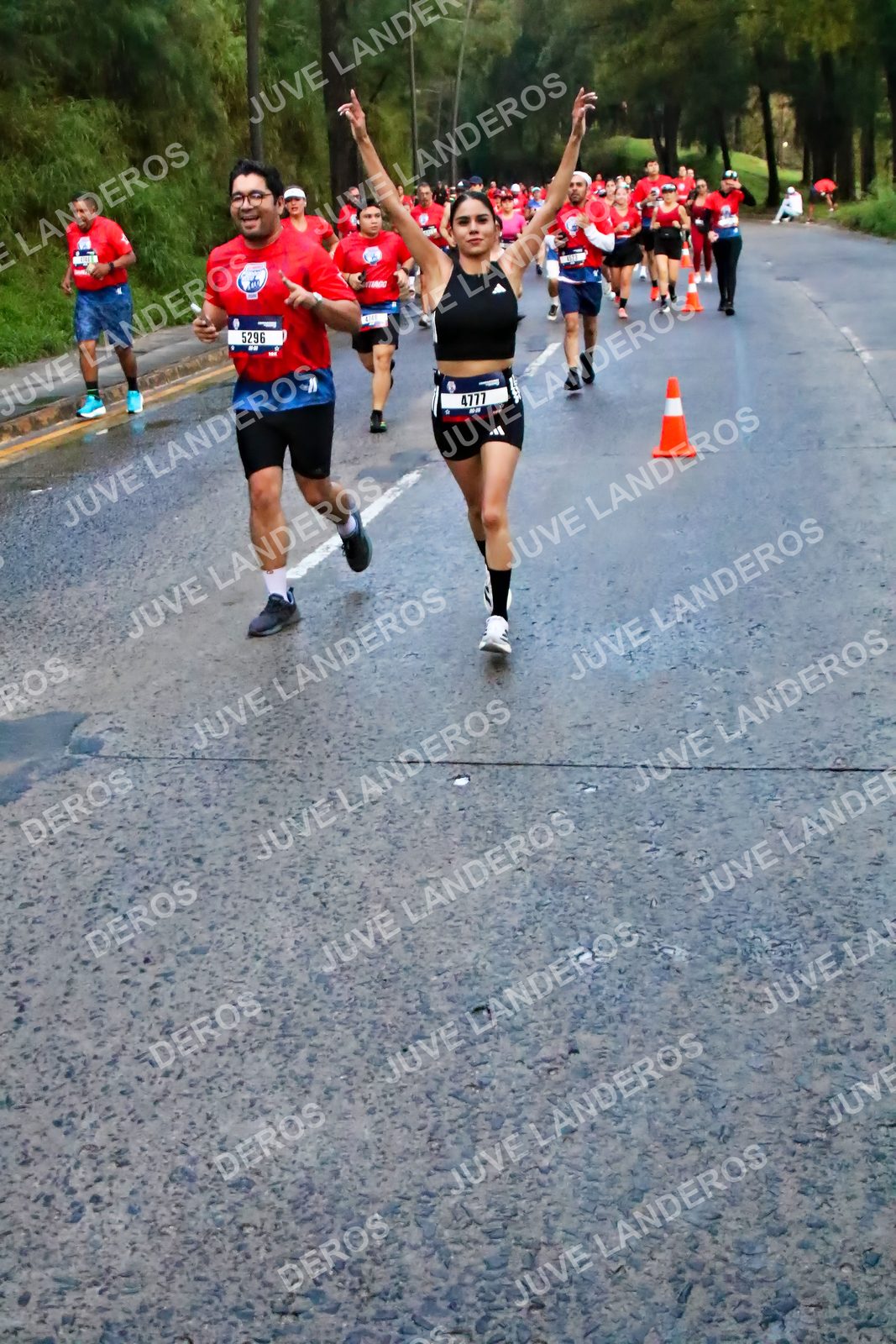 Foto de la CARRERA BIMBO GLOBAL RACE GUADALAJARA en Centro Comercial Andares, Blvd. Puerta de Hierro 4965, Zapopan a las 04:49 · dorsal 5296, 4777