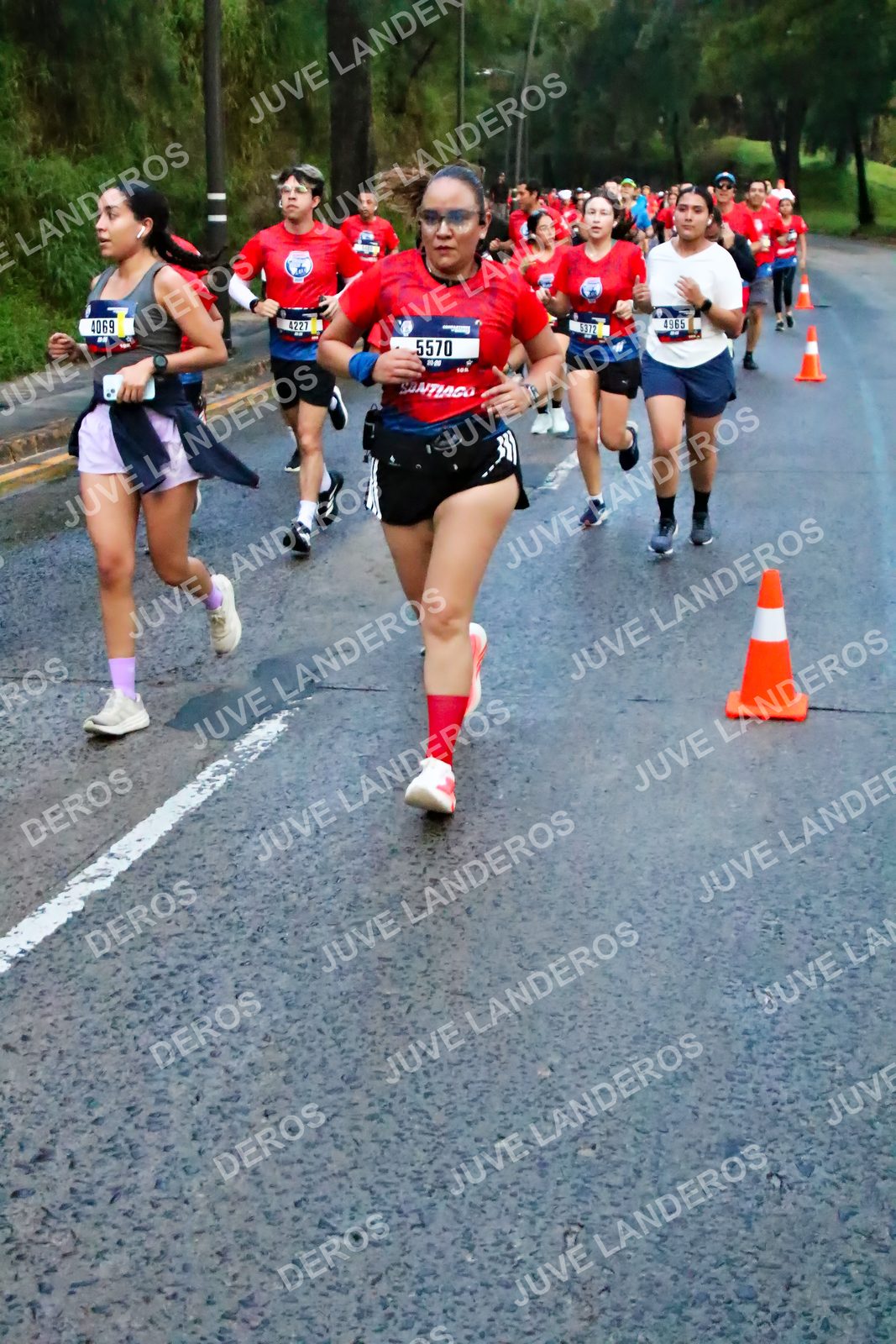 Foto de la CARRERA BIMBO GLOBAL RACE GUADALAJARA en Centro Comercial Andares, Blvd. Puerta de Hierro 4965, Zapopan a las 06:42 · dorsal 5570, 4069, 4965, 4227