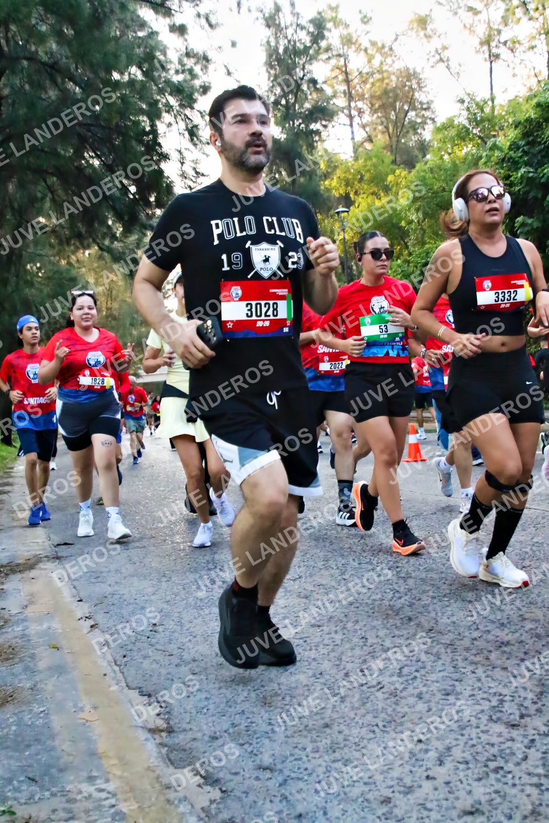 Foto de la CARRERA BIMBO GLOBAL RACE GUADALAJARA en Centro Comercial Andares, Blvd. Puerta de Hierro 4965, Zapopan a las 06:57 · dorsal 3028, 3332, 1828, 53