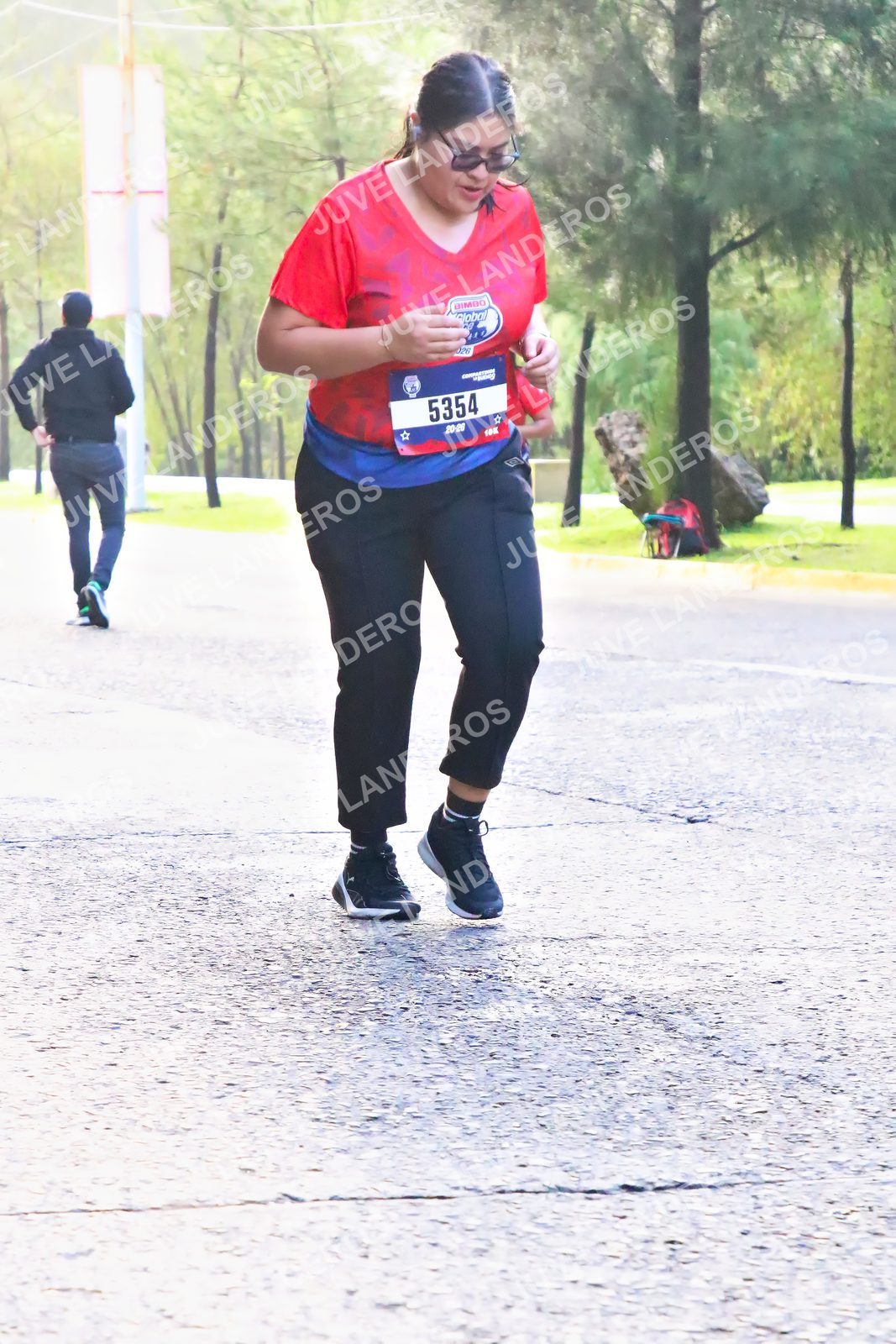 Foto de la CARRERA BIMBO GLOBAL RACE GUADALAJARA en Centro Comercial Andares, Blvd. Puerta de Hierro 4965, Zapopan a las 07:43 · dorsal 5354